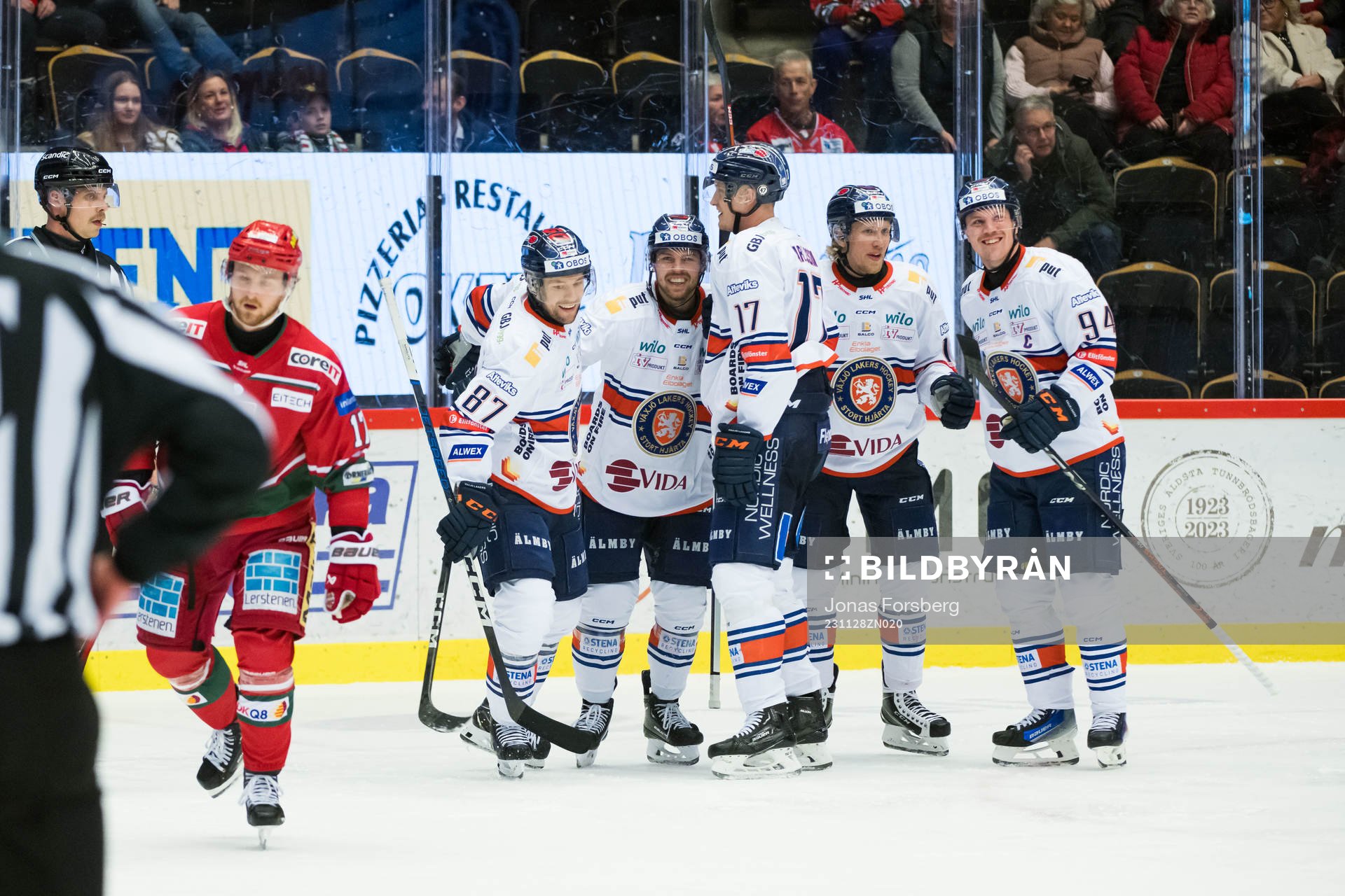 Växjös Joel Persson jublar efter1-3