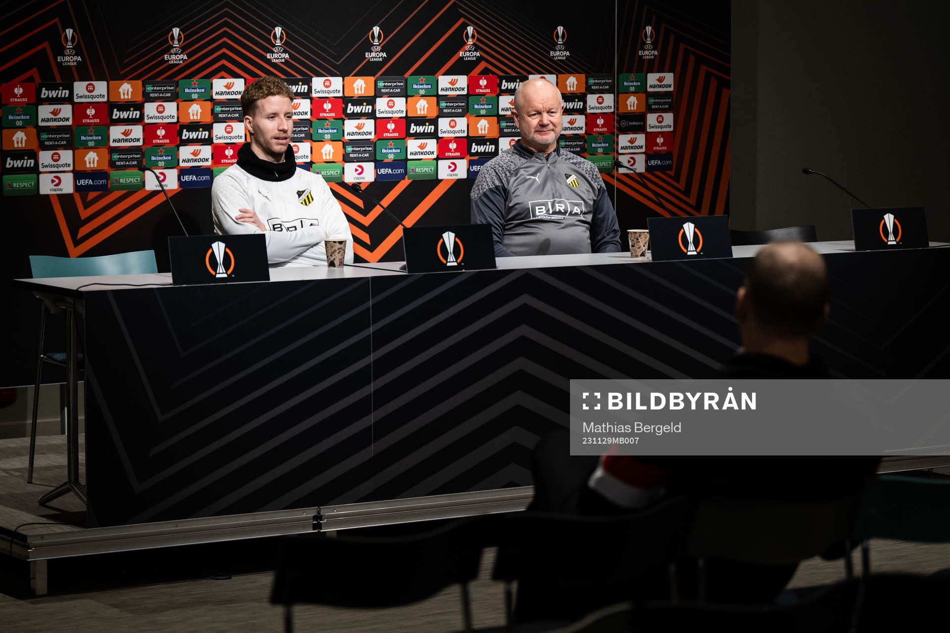 Samuel Gustafson and head coach Per-Mathias Høgmo at a press conference with Häcken on November 29, 2023 in Gothenburg.