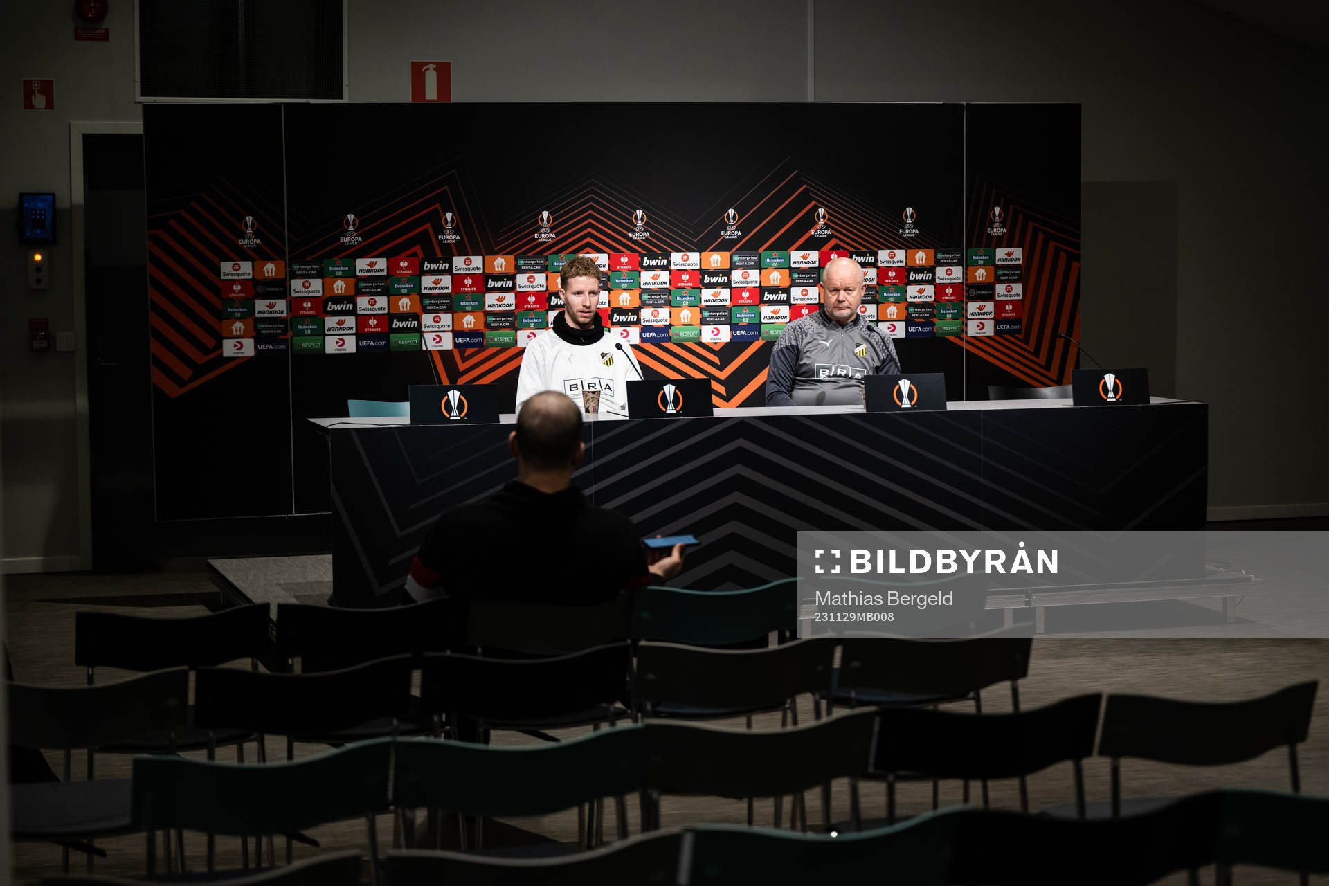 Samuel Gustafson and head coach Per-Mathias Høgmo at a press conference with Häcken on November 29, 2023 in Gothenburg.