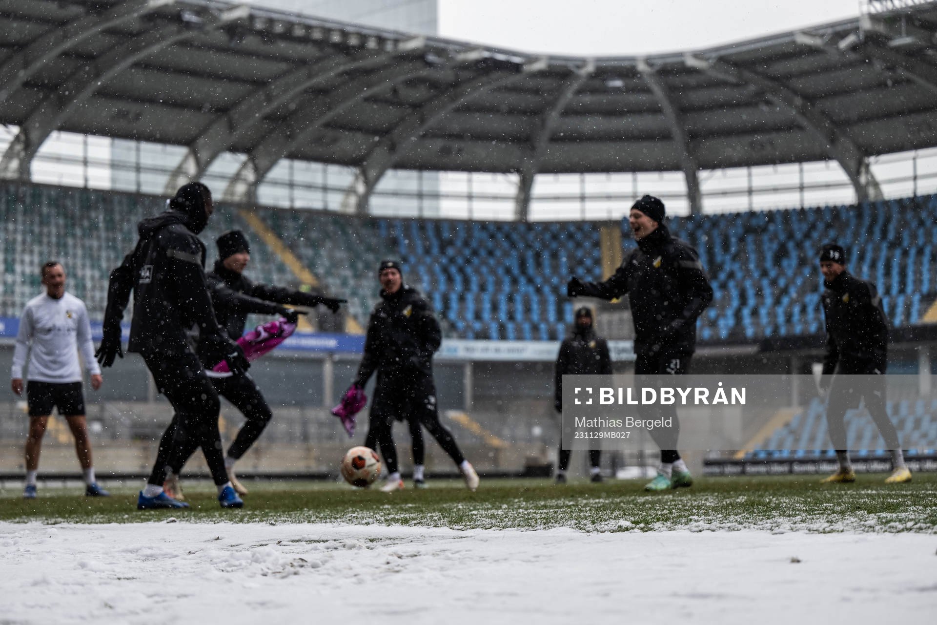 Snow next to the pitch