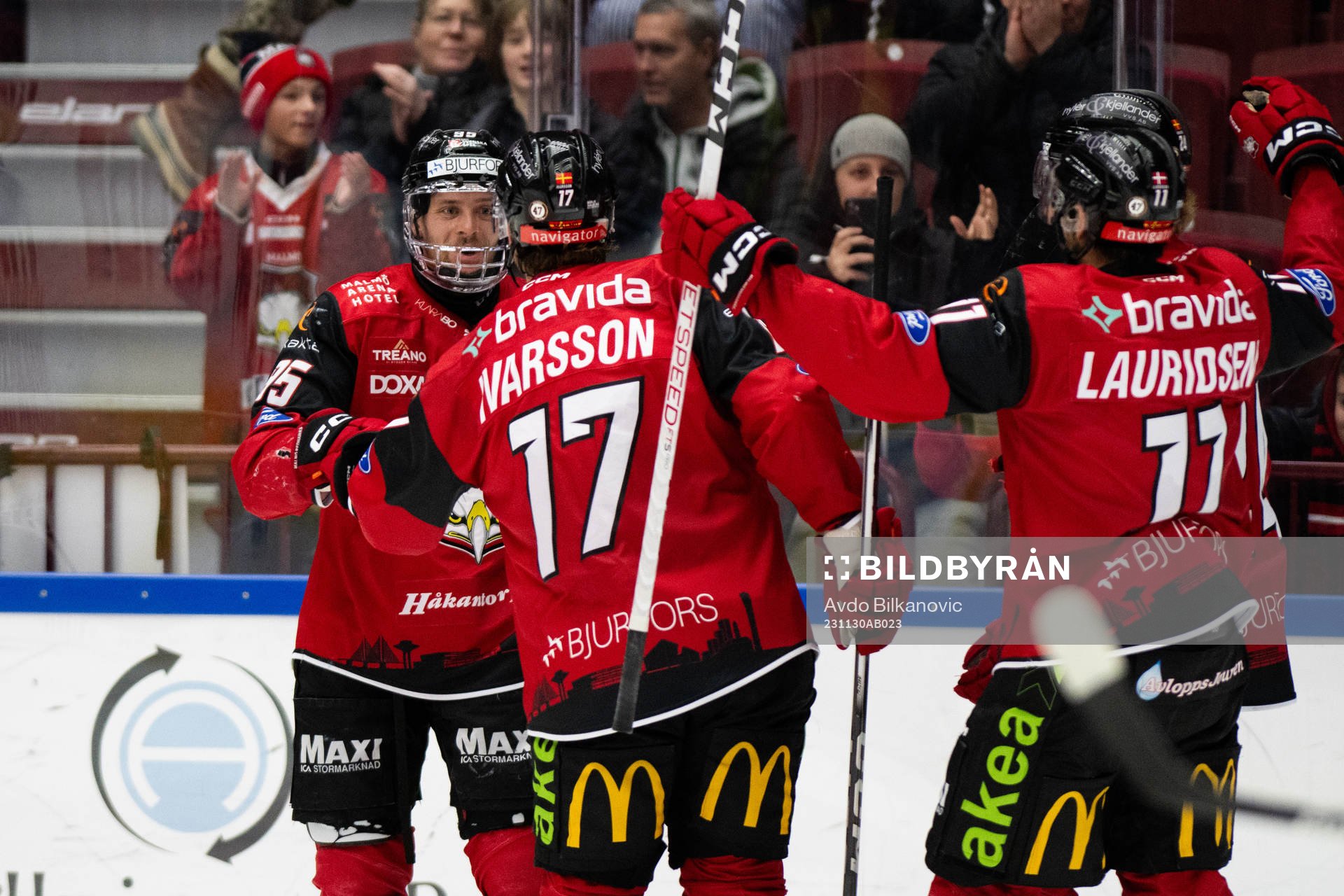 Malmö Redhawks Johan Ivarsson och Carl Persson jublar