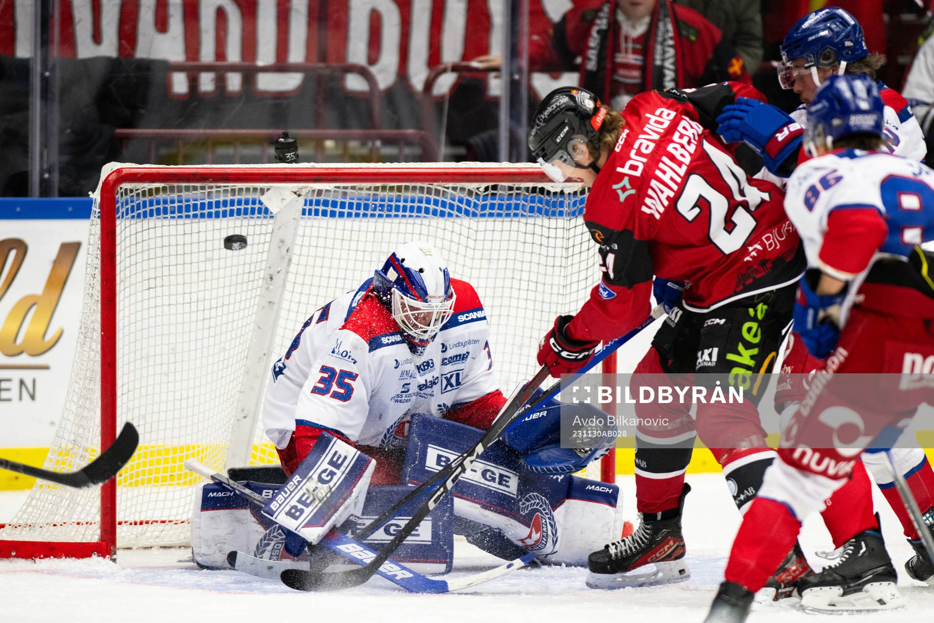 Oskarshamns målvakt Emil Kruse och Malmö Redhawks Anton