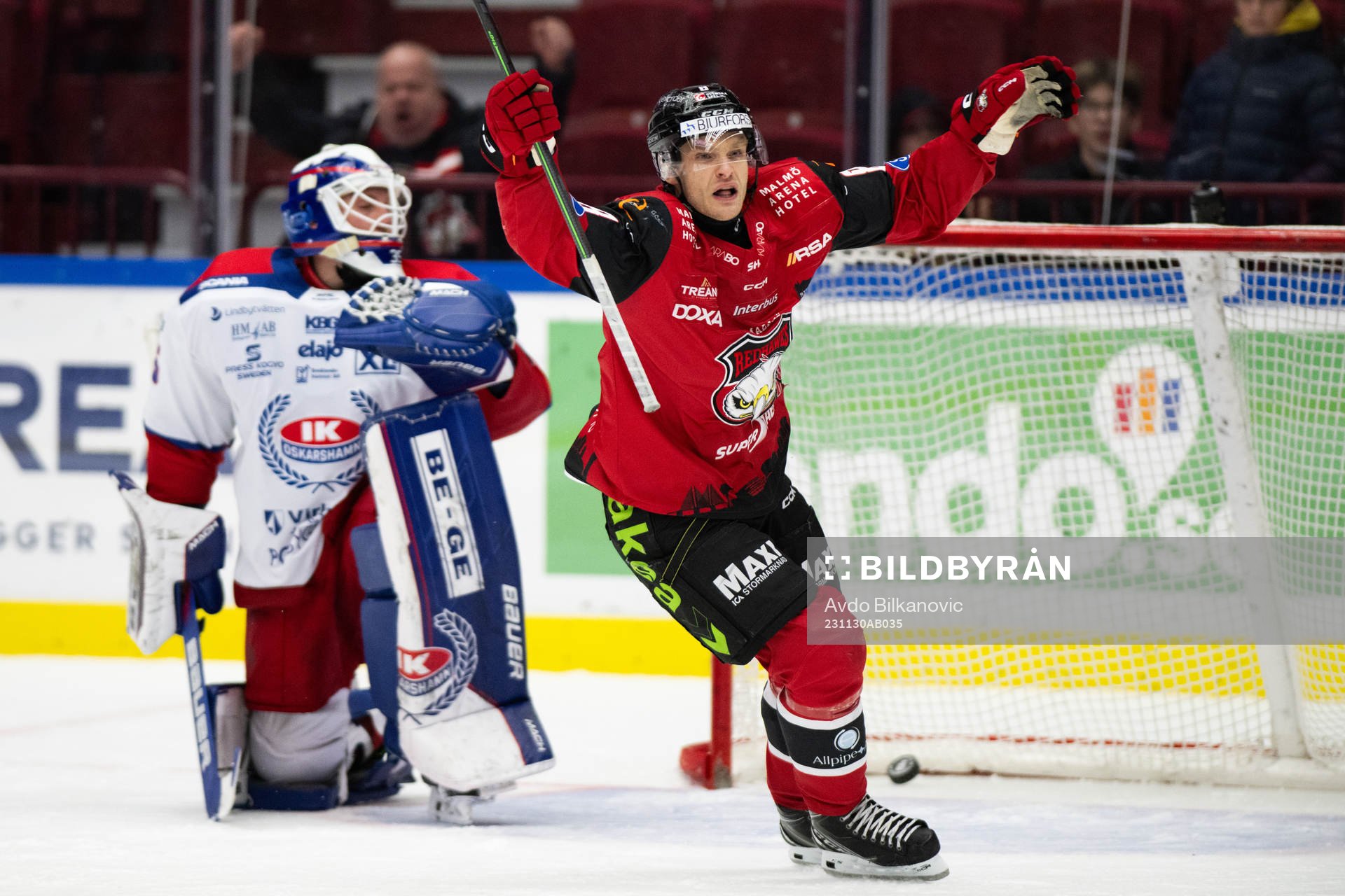 Malmö Redhawks Johan Olofsson skjuter in 4-3 målet i