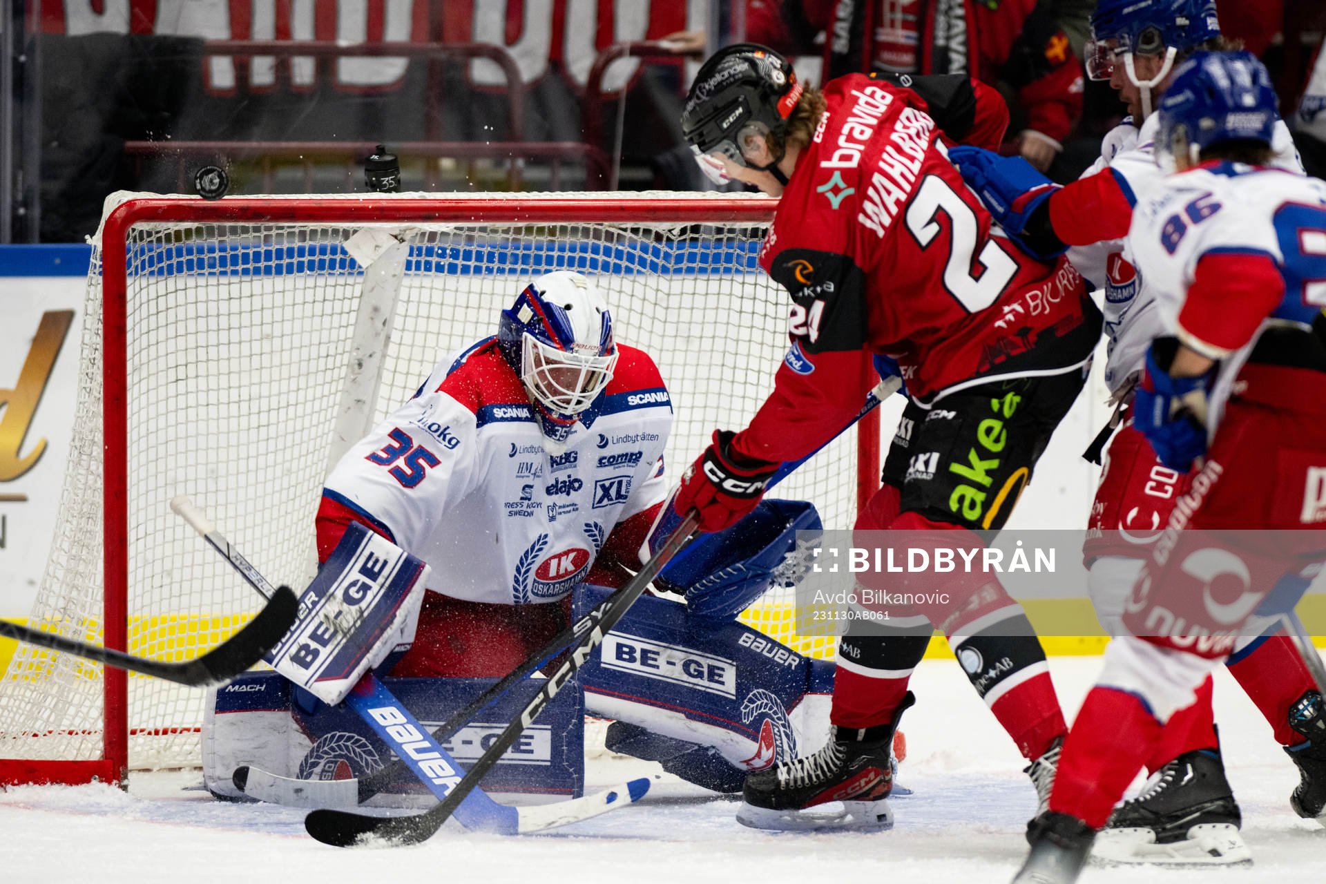 Malmö Redhawks Anton Wahlberg och Oskarshamns målvakt