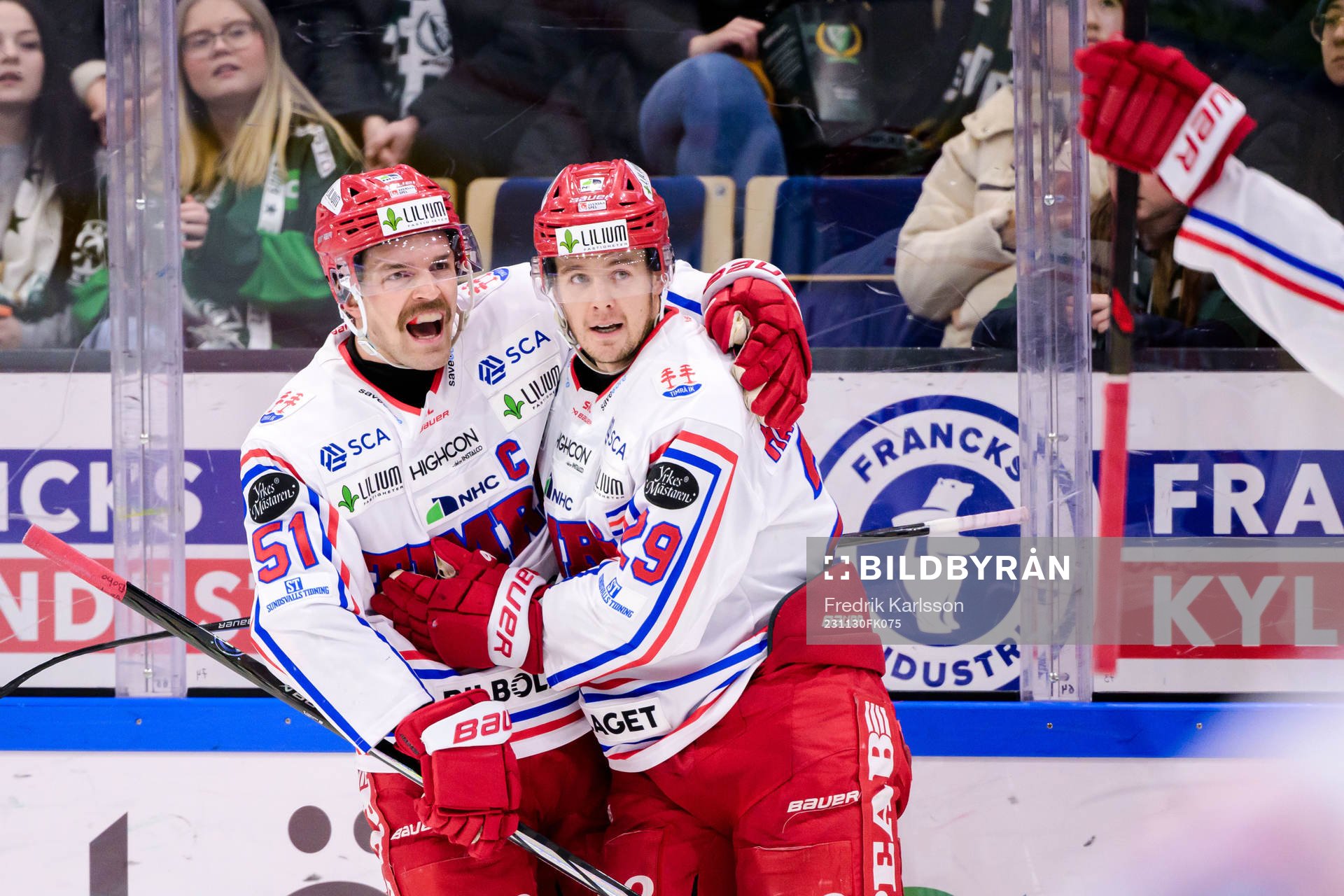 Timrås Anton Lander och Filip Hållander jublar