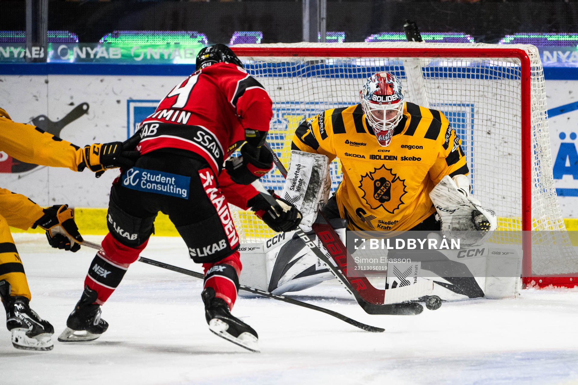 Luleås Brendan Shinnimin och Skellefteås målvakt David