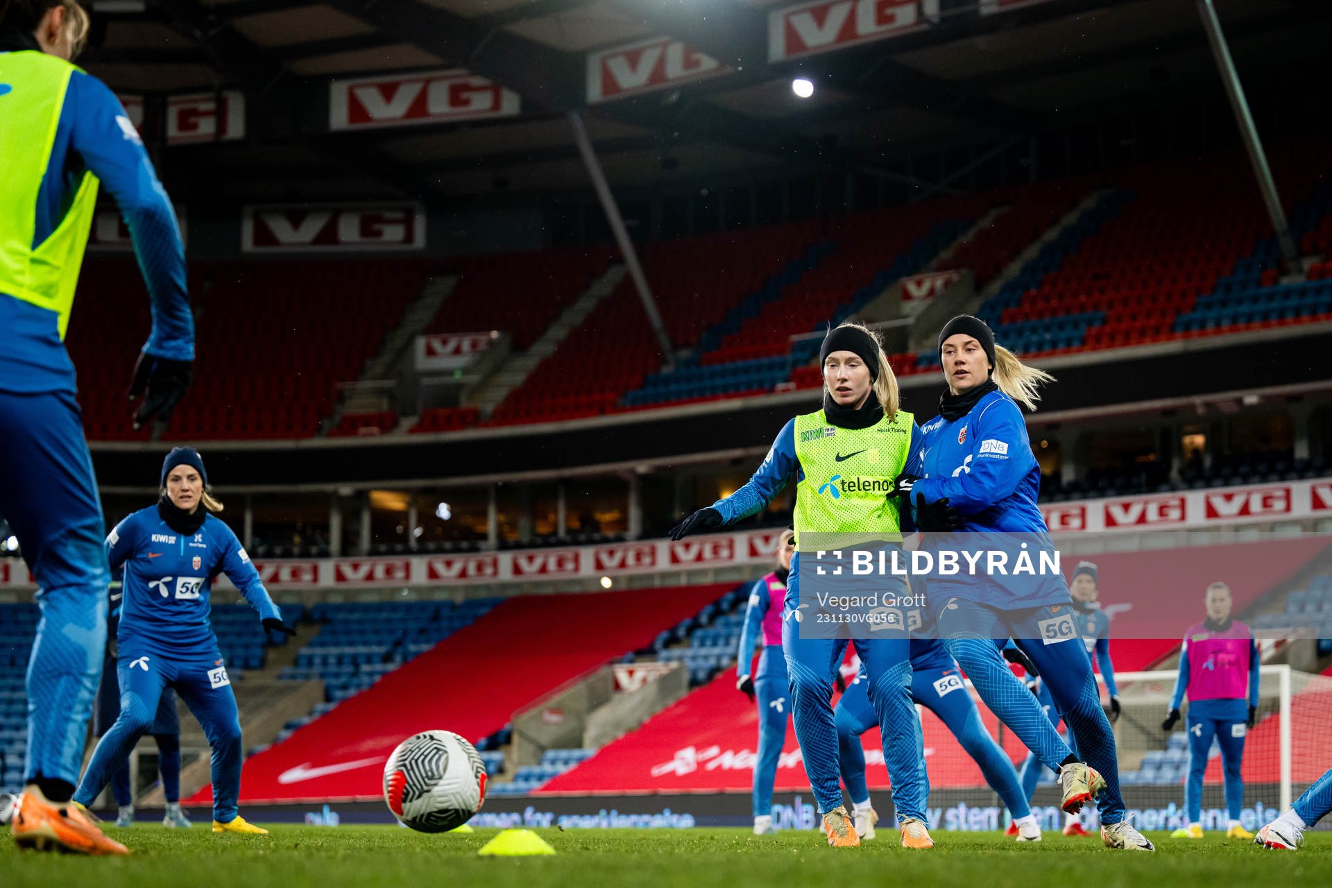 Thea Bjelde and Lisa Fjeldstad Naalsund of the Norwegian women's national football team during a training session on November 30, 2023 in Oslo. 