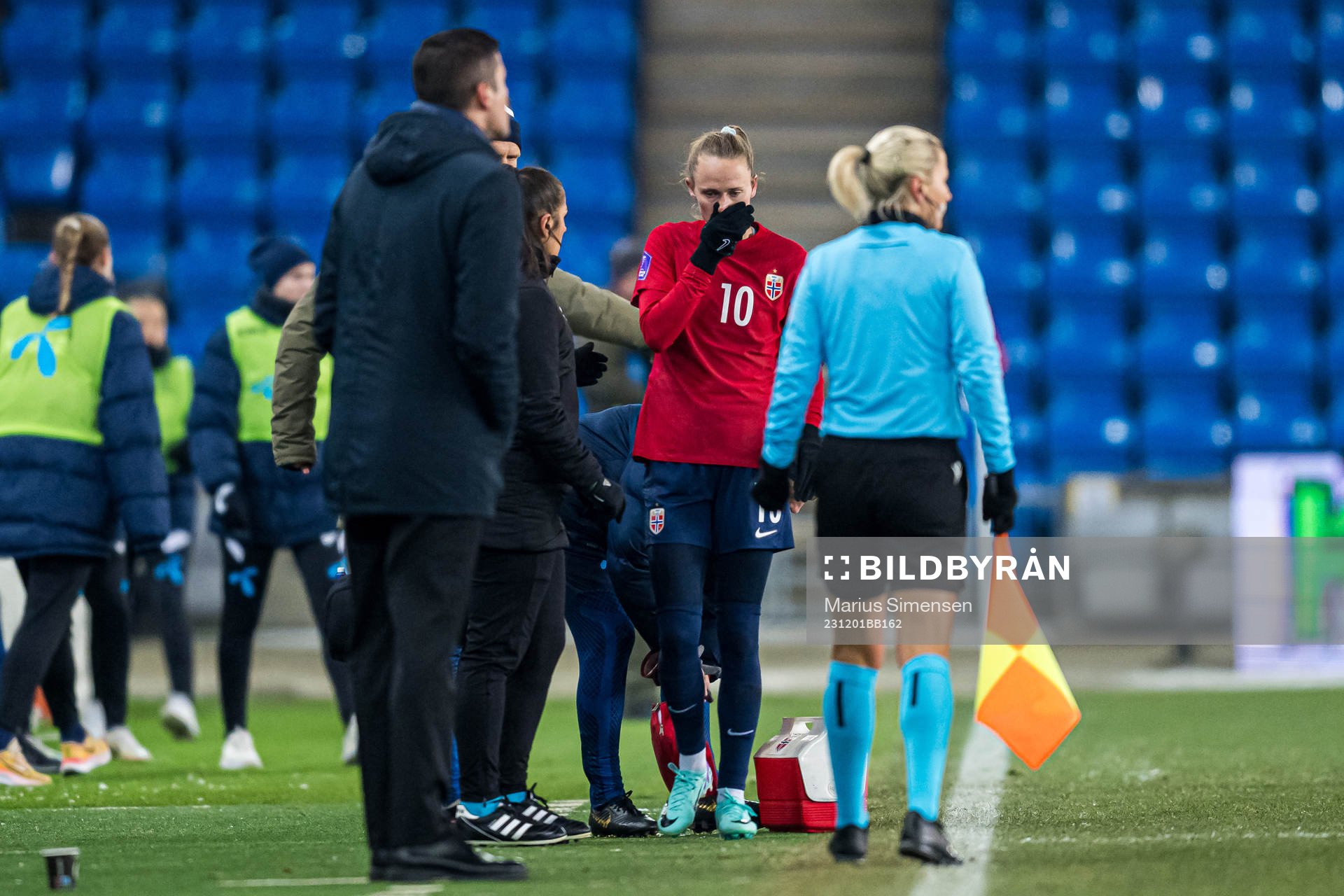 Caroline Graham Hansen of Norway with an injury