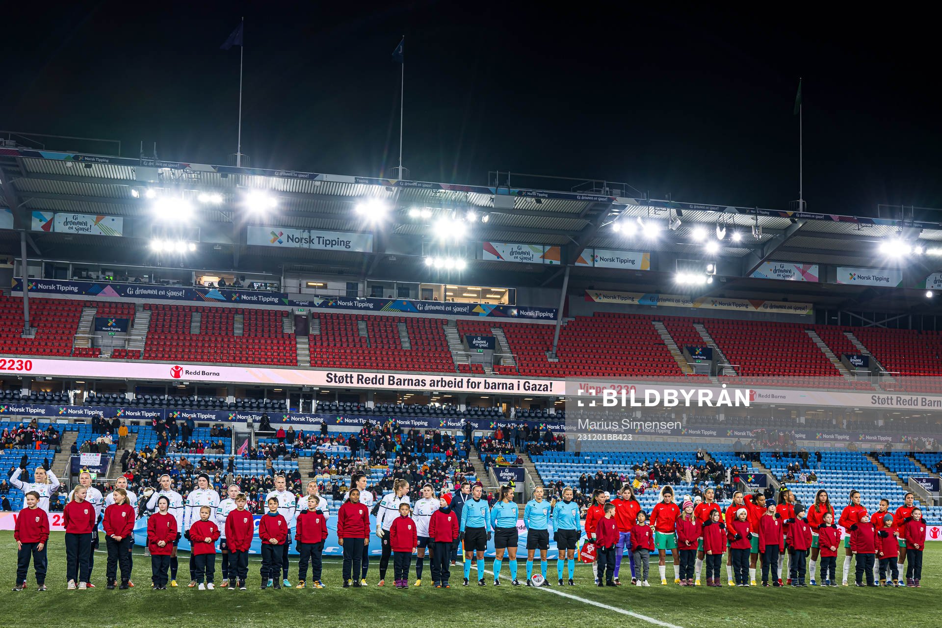 Players of Norway and Portugal