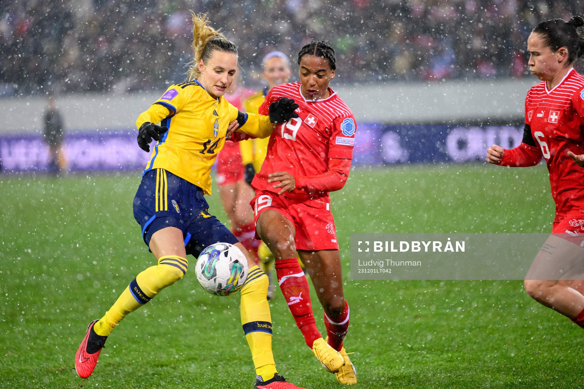 Nathalie Björn of Sweden and Eseosa Aigbogun of Switzerland