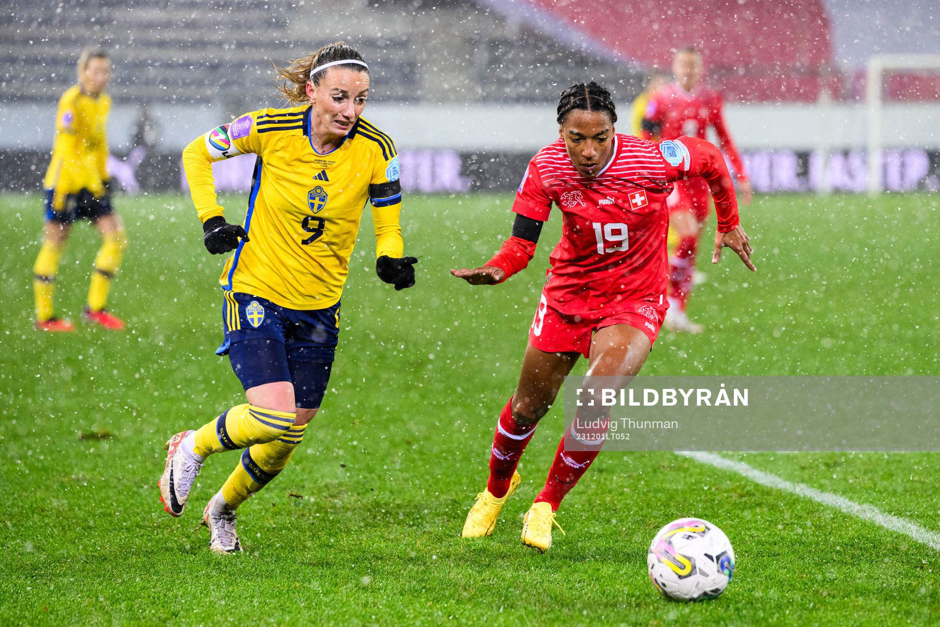 Kosovare Asllani of Sweden and Eseosa Aigbogun of