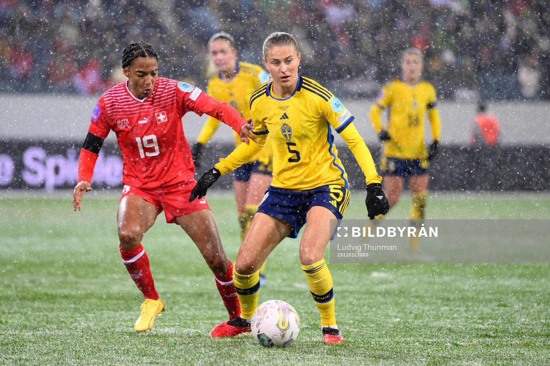 Eseosa Aigbogun of Switzerland and Amanda Nildén of Sweden