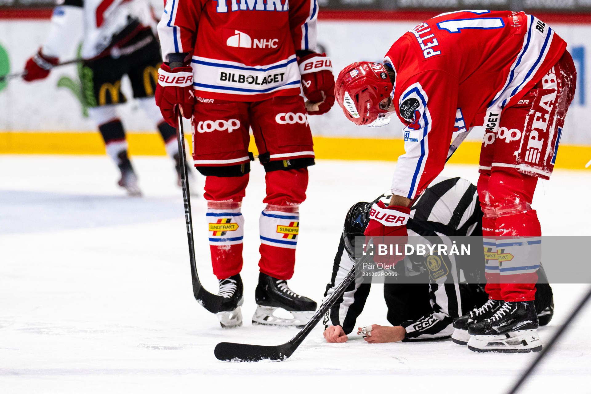 Linjedomare Tobias Nordlander har ont