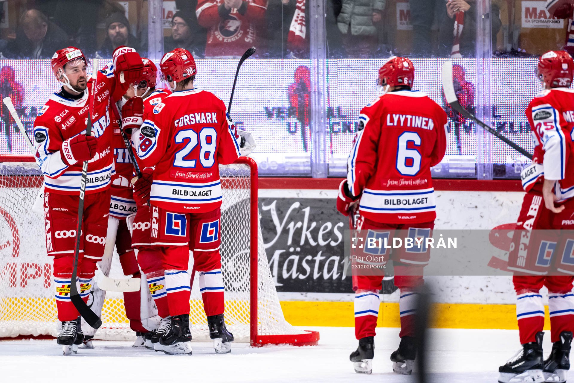 Timrås spelare jublar