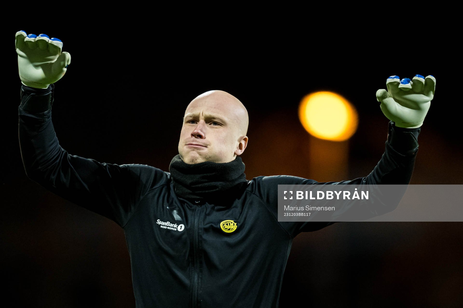 Julian Faye Lund of Bodø/Glimt warms up