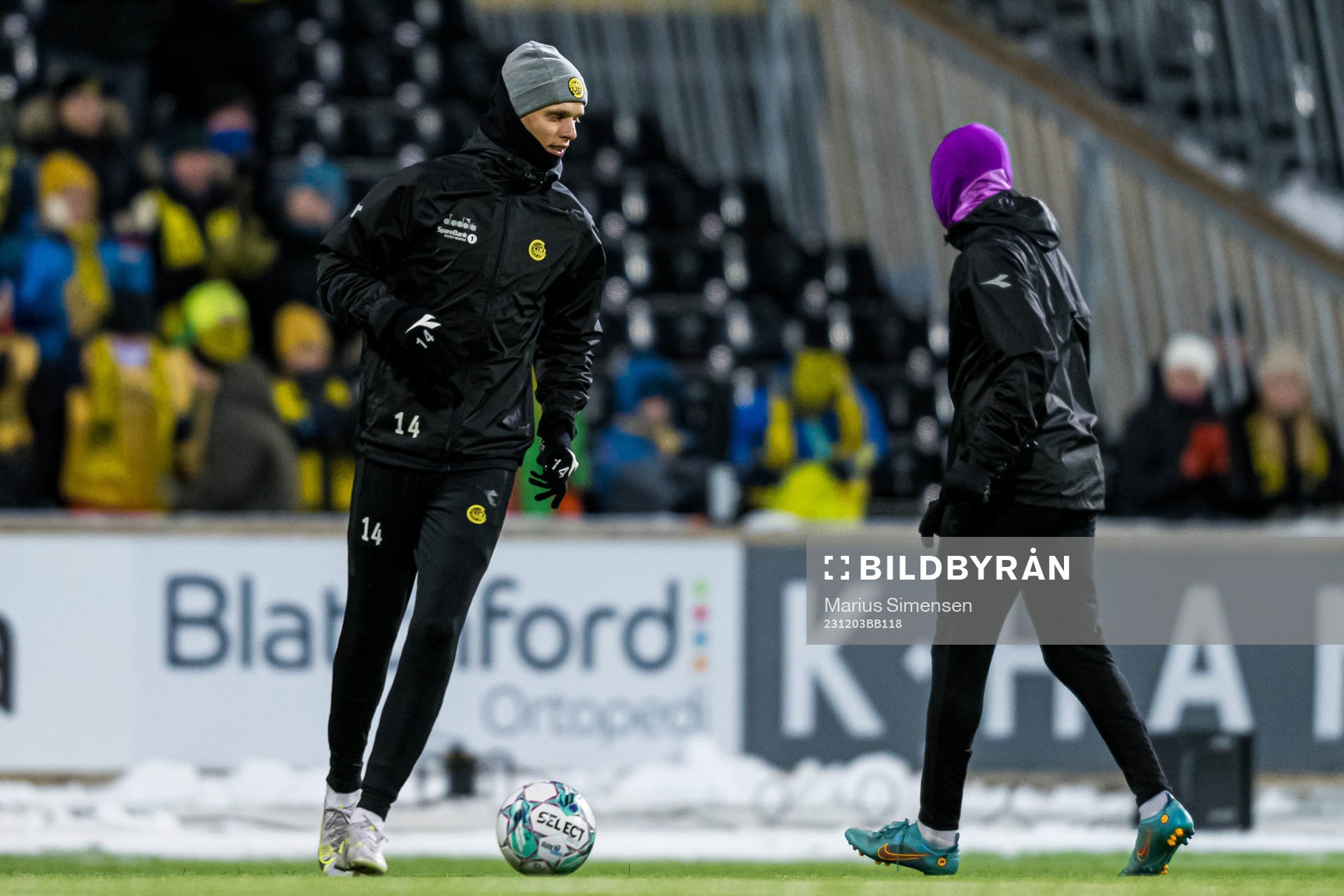 Ulrik Saltnes of Bodø/Glimt warms up