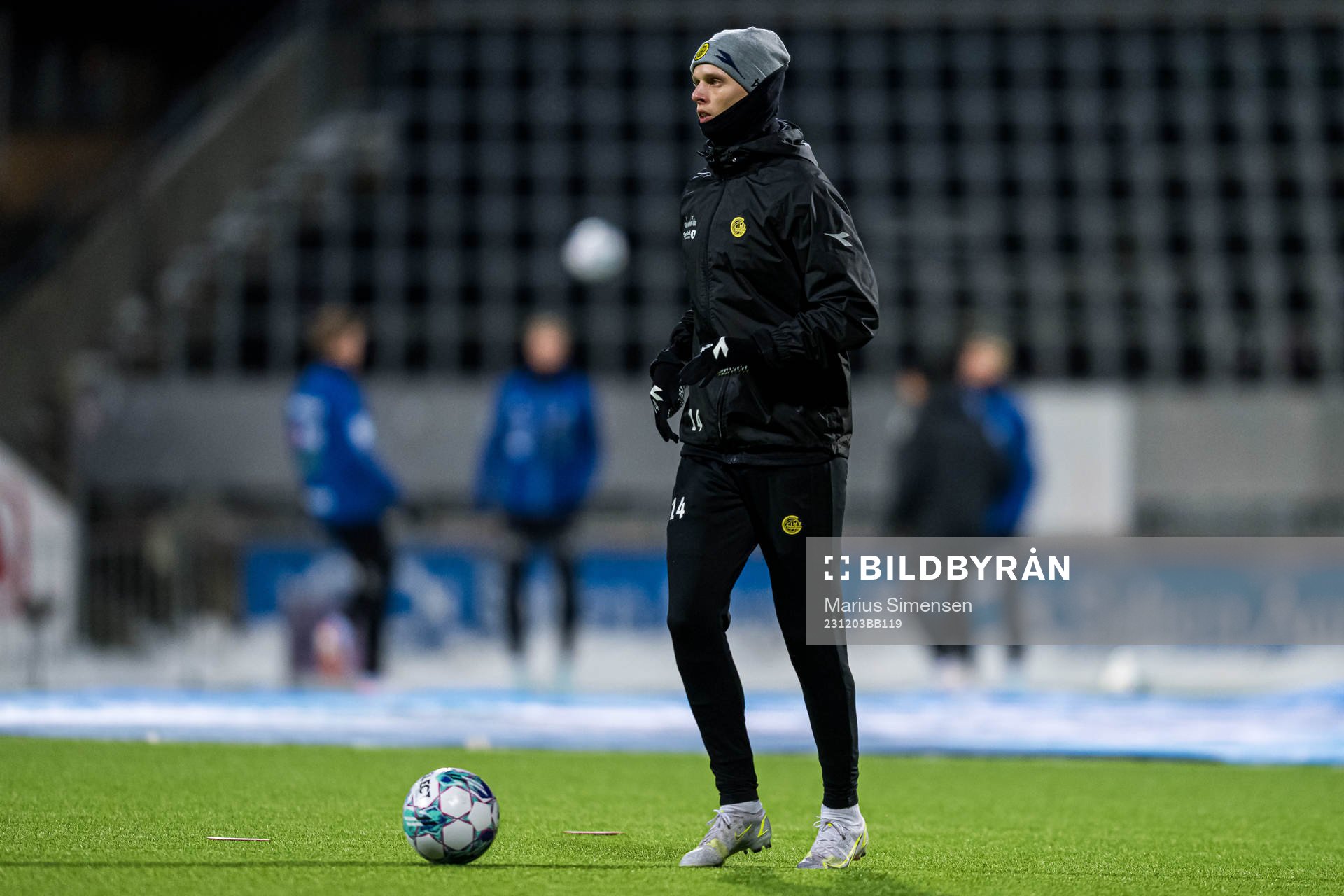 Ulrik Saltnes of Bodø/Glimt warms up