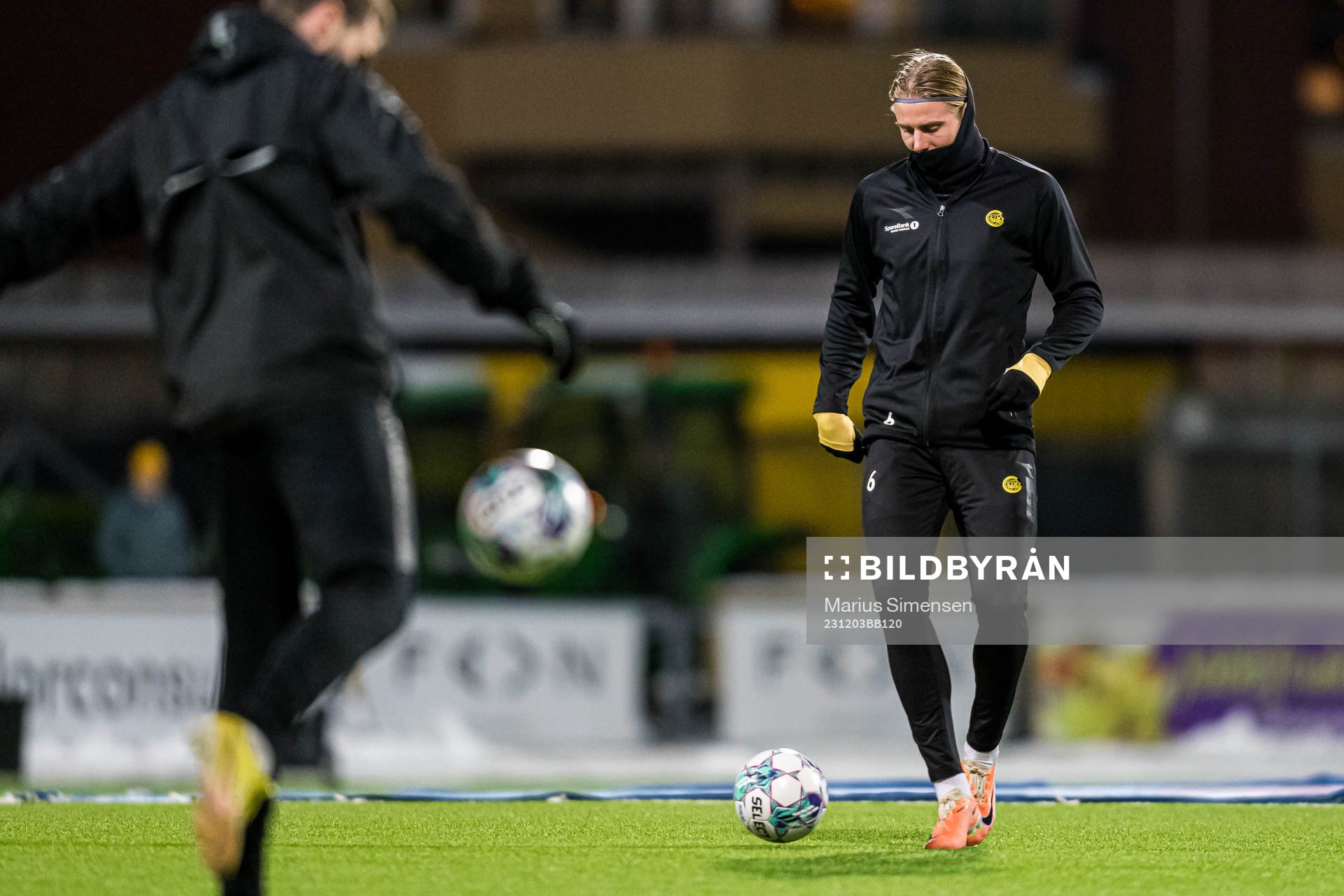 Isak Helstad Amundsen of Bodø/Glimt warms up