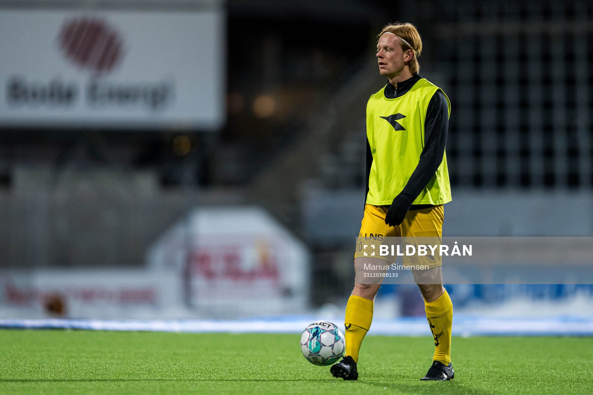 Adam Sørensen of Bodø/Glimt warms up
