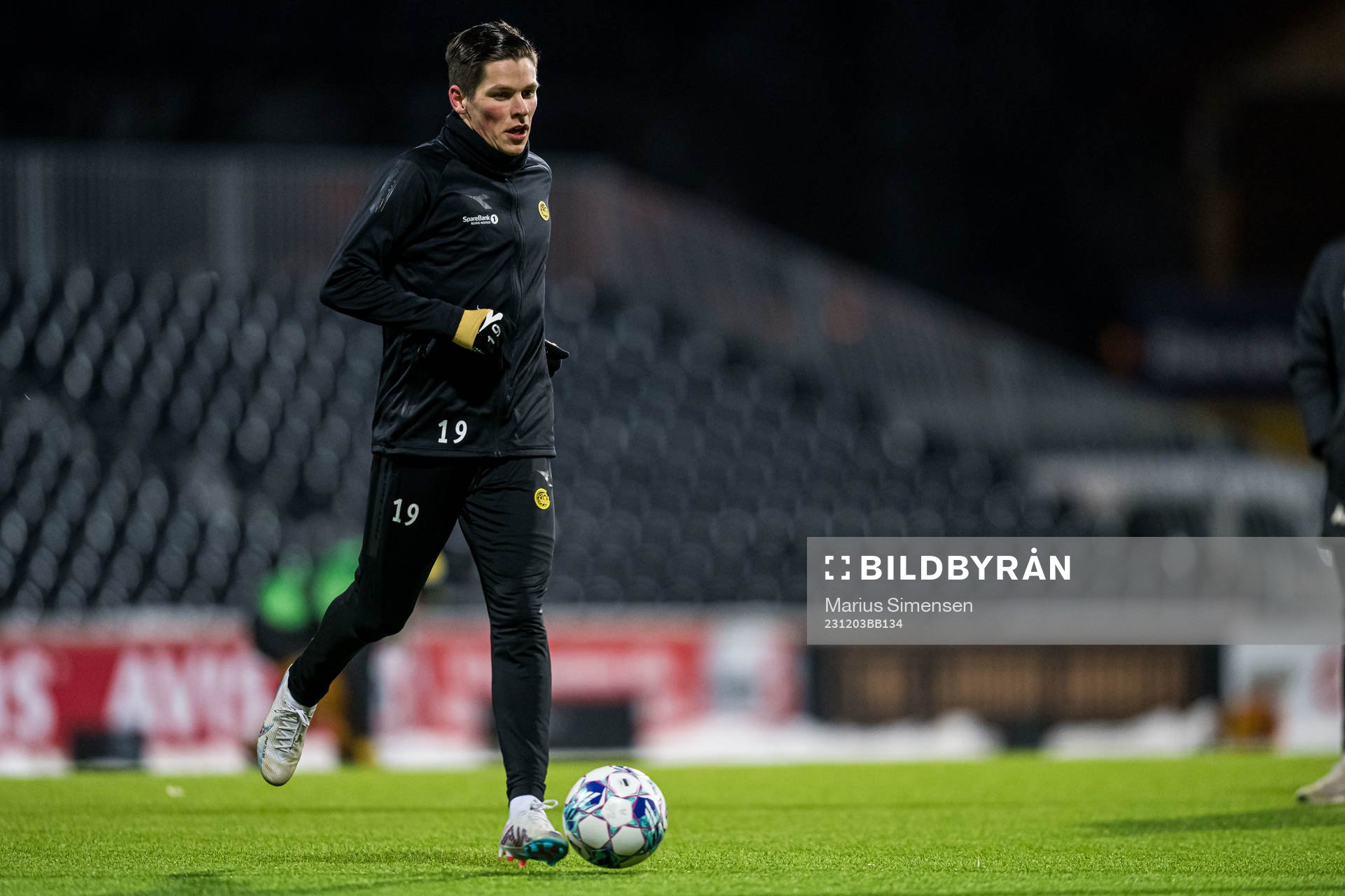 Sondre Brunstad Fet of Bodø/Glimt warms up