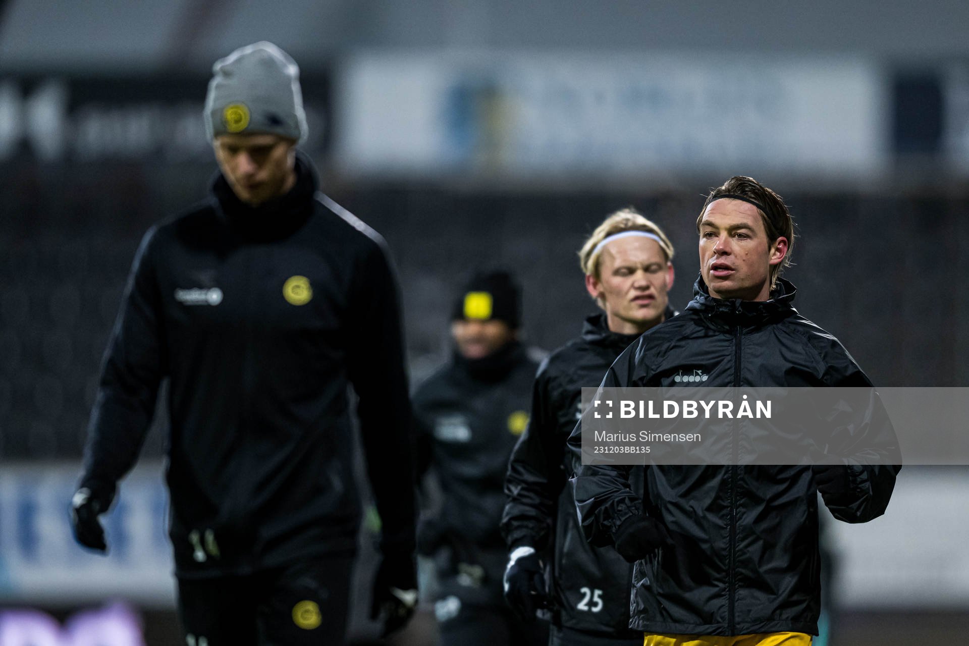 Patrick Berg of Bodø/Glimt warms up