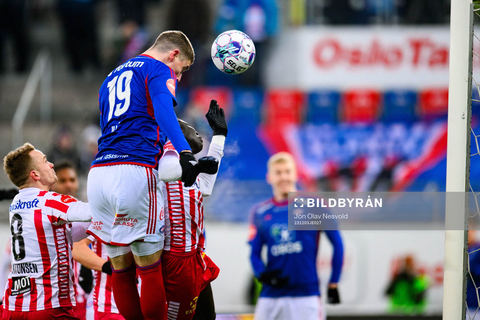 Andrej Ilic of Vålerenga scores 1-0