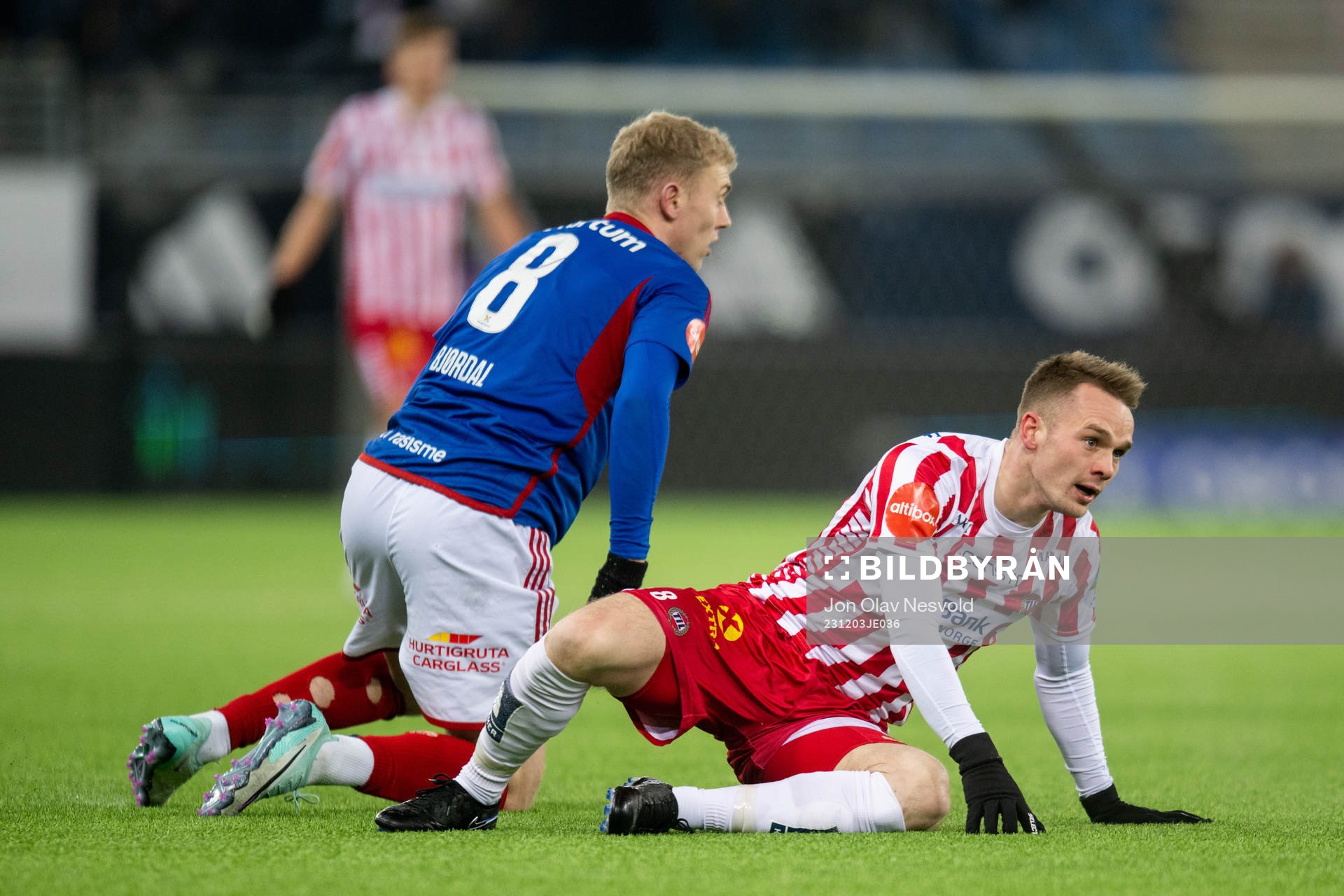 Henrik Bjørdal  of Vålerenga and Kent-Are Antonsen of