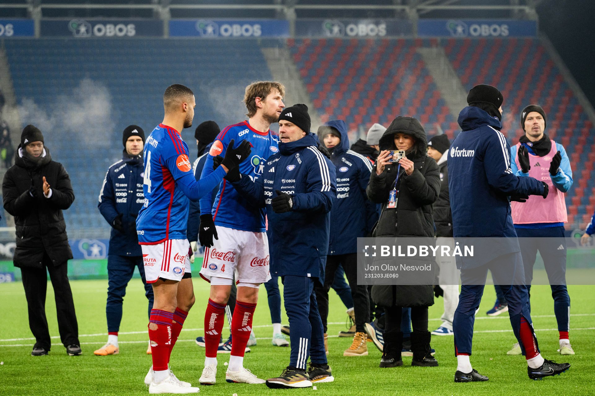 Aaron Kiil Olsen, Stefan Strandberg and head coach Geir Bakke of Vålerenga after the Eliteserien match between Vålerenga and Tromsø on December 3, 2023 in Oslo.