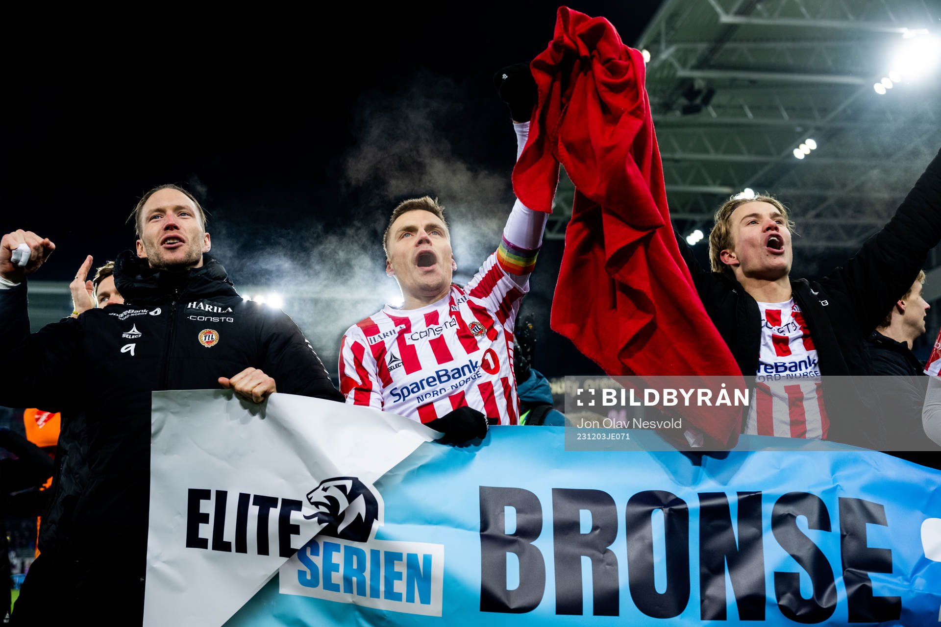 Ruben Yttergård Jenssen of Tromsø celebrates the bronze medal after the Eliteserien match between Vålerenga and Tromsø on December 3, 2023 in Oslo.