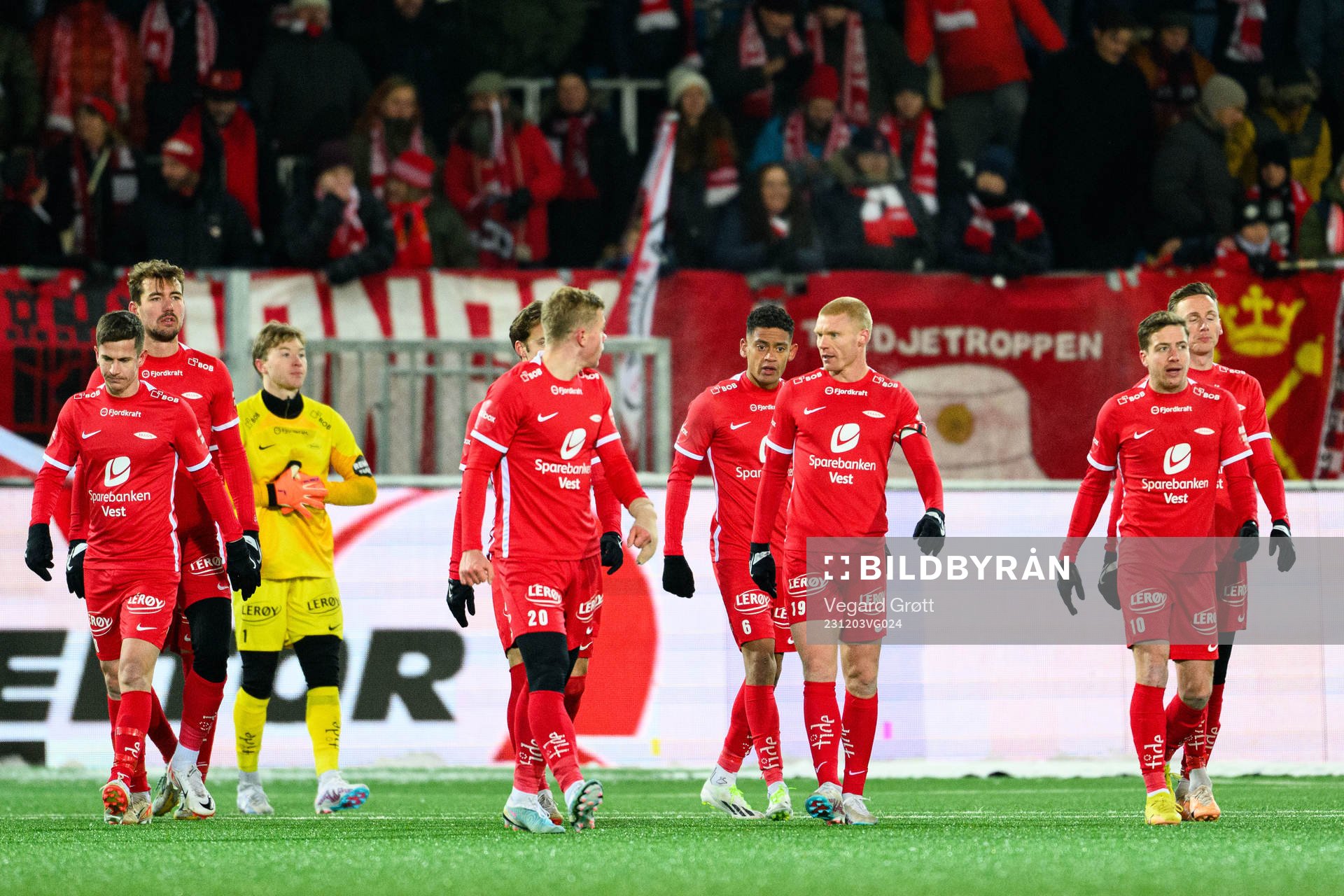 Sivert Heltne Nilsen and teammates of Brann looks dejected