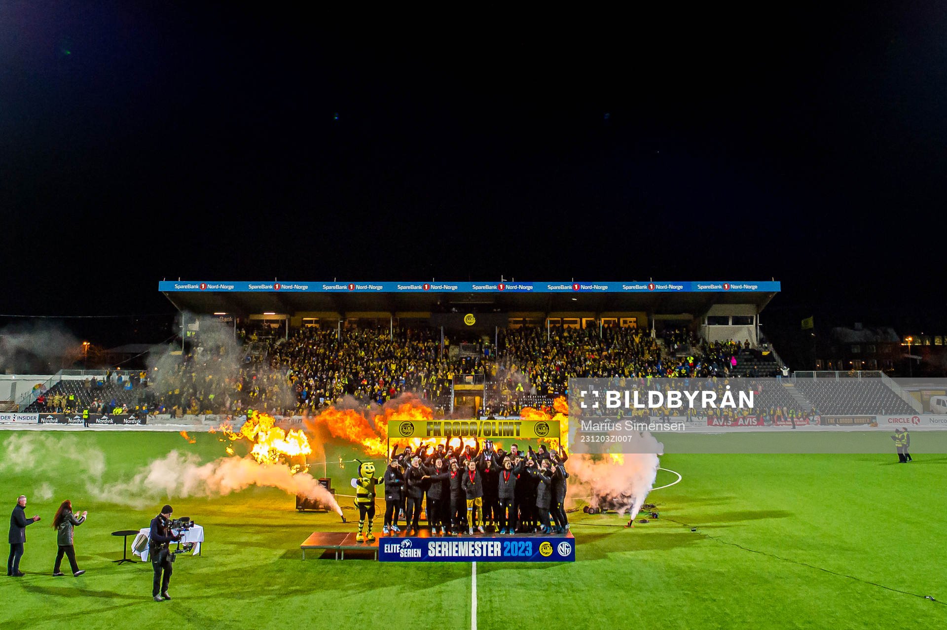 Players of Bodø/Glimt celebrates with the trophy