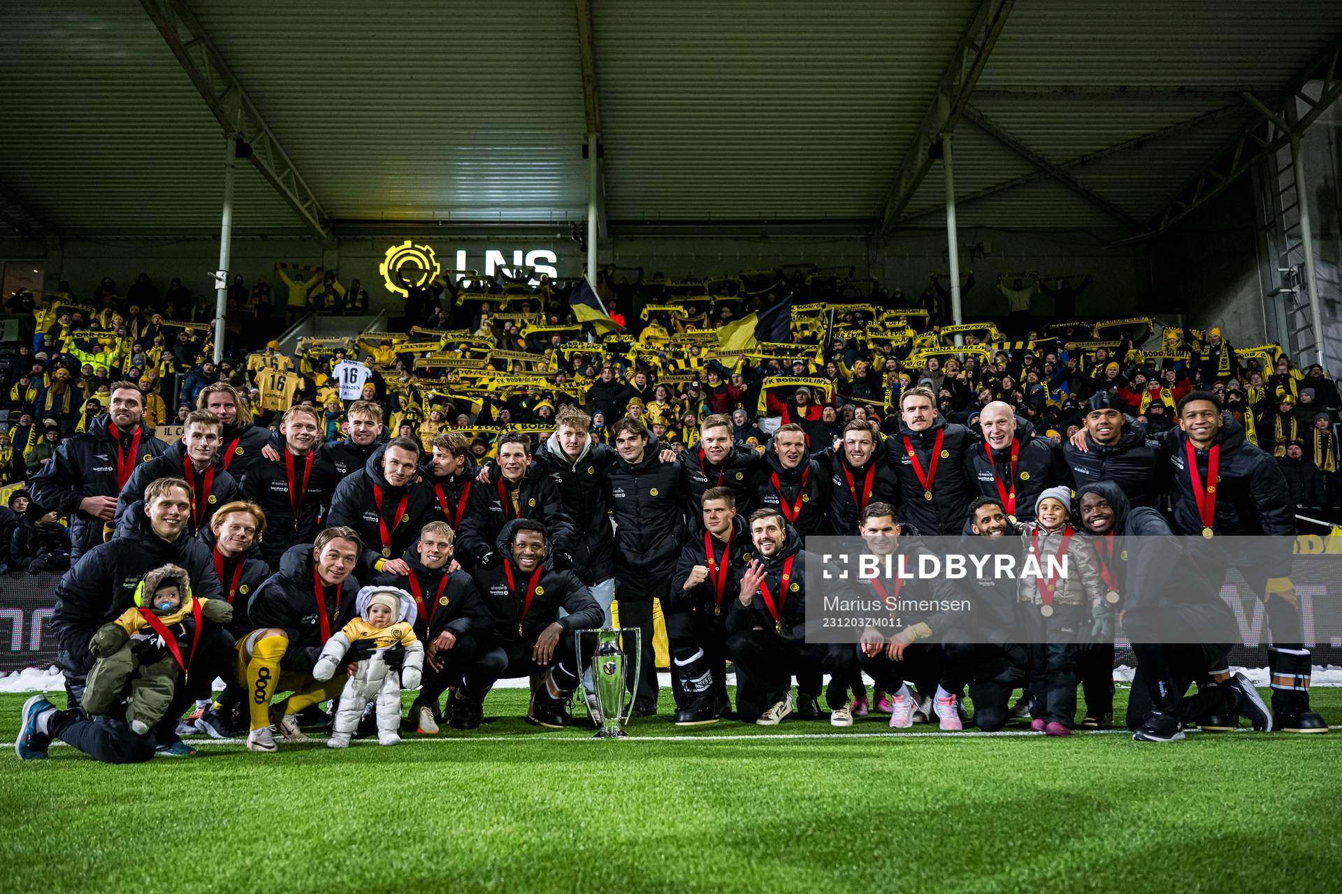 Players of Bodø/Glimt celebrates with the trophy