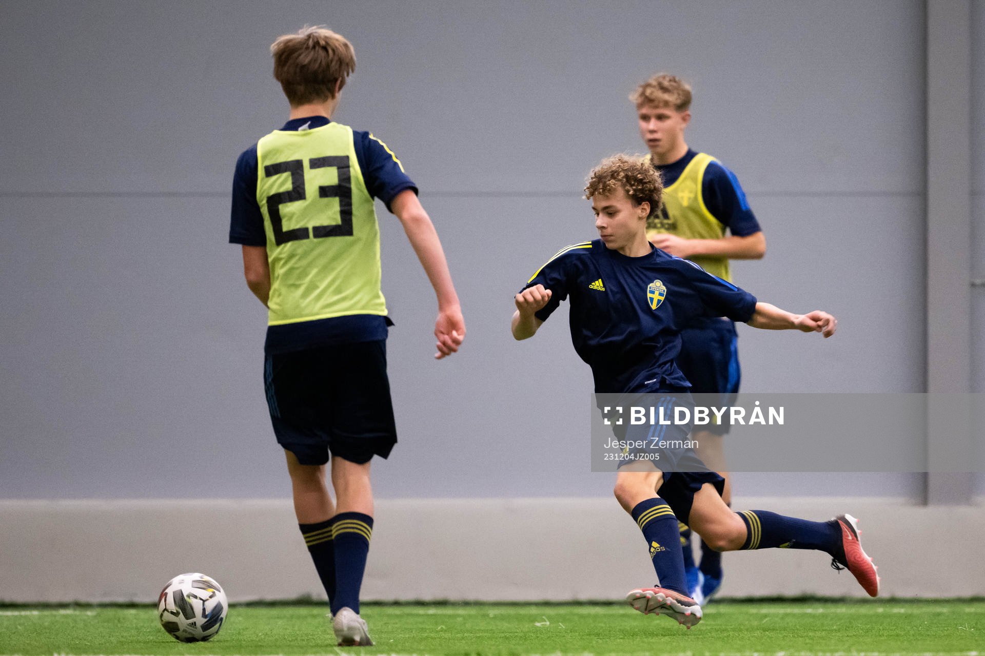 Vincent Seger Ibrahimovic under en träning med Sveriges P15-landslag i fotboll den 4 december 2023 i Stockholm. 
