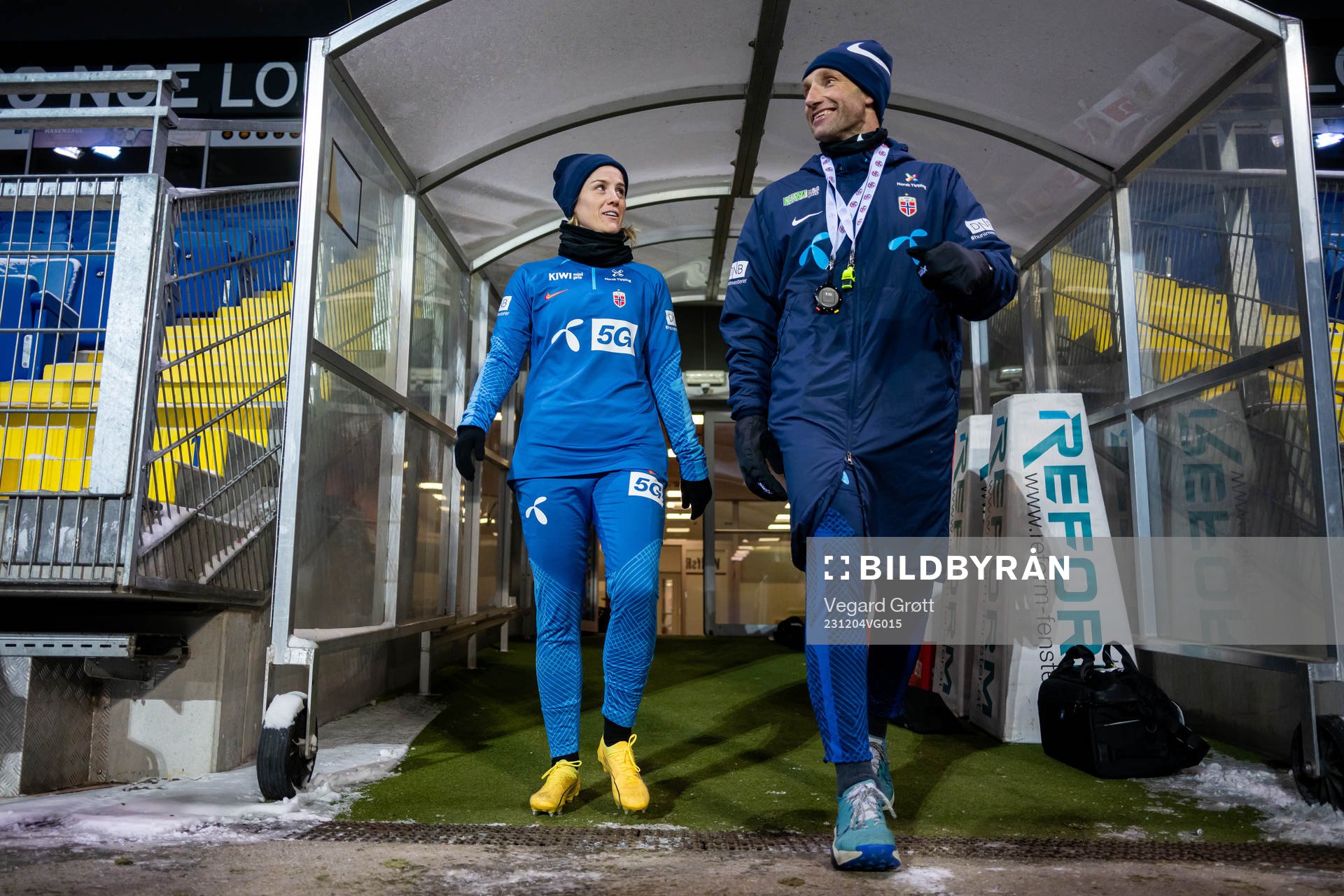 Maren Mjelde and Terje Skjeldestad, assistant coach of the
