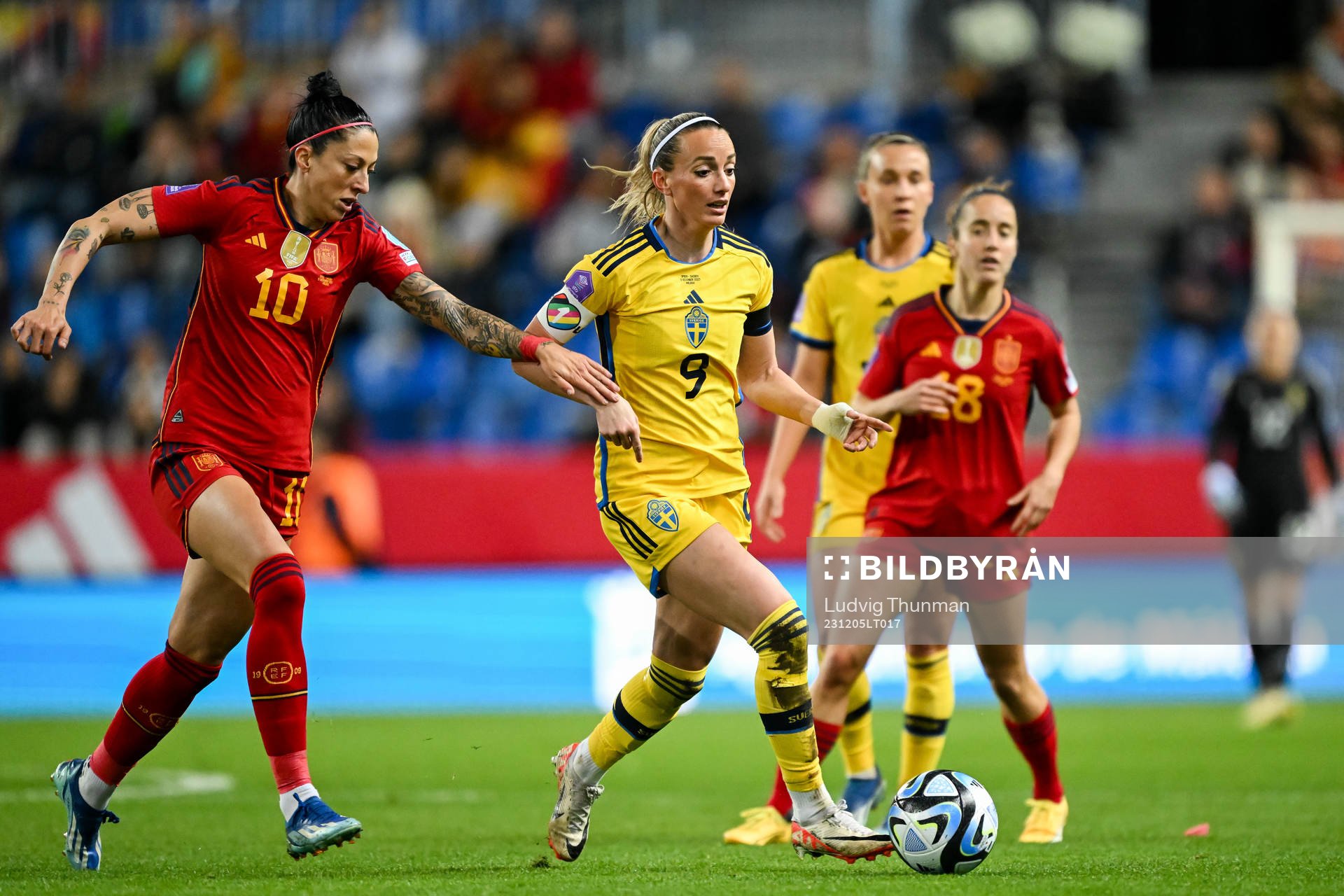 Kosovare Asllani of Sweden and Jennifer Hermoso of Spain
