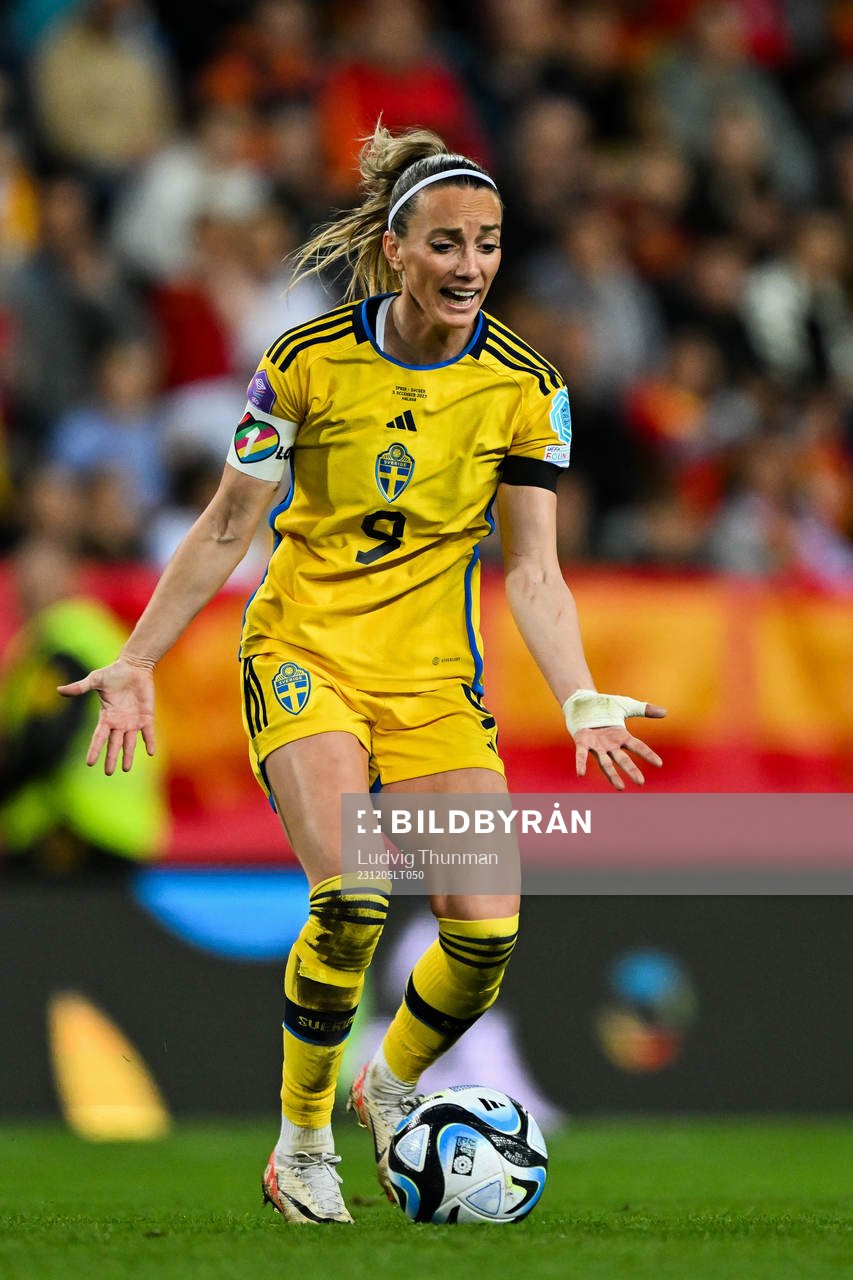 Kosovare Asllani of Sweden reacts