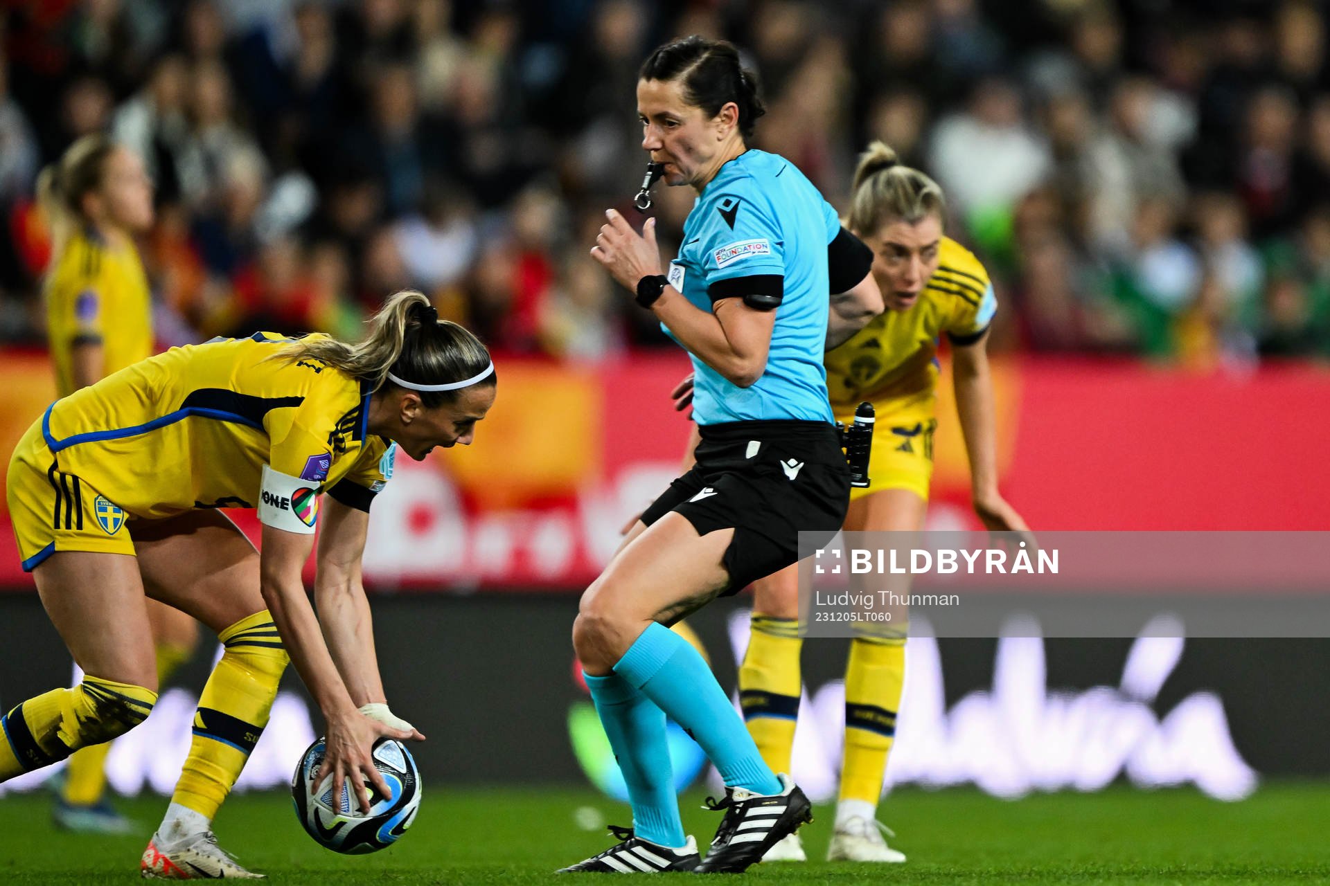 Kosovare Asllani of Sweden and Referee Kateryna Monzul during the UEFA Women's Nations League football match between Spain and Sweden on December 5, 2023 in Malaga.