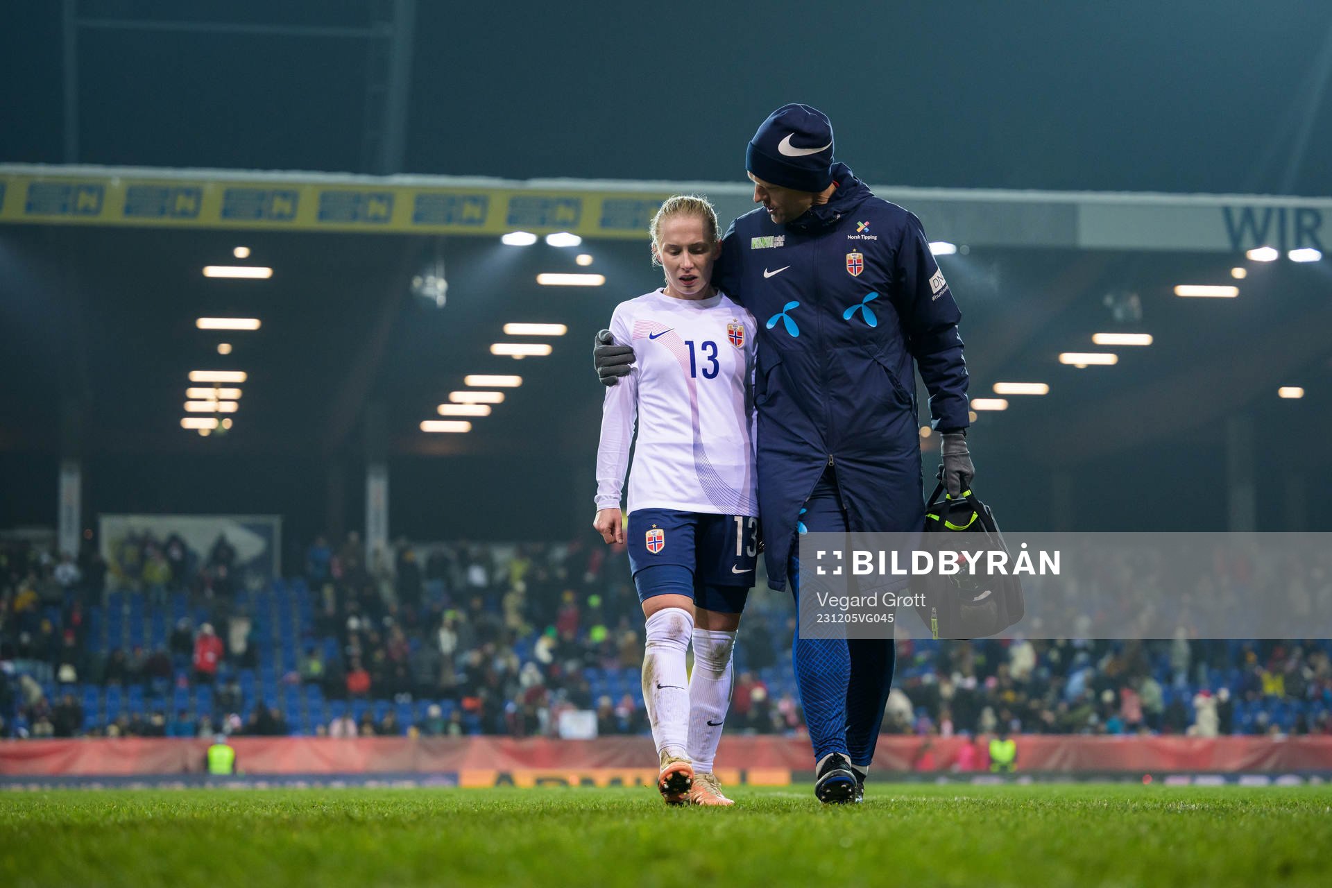 Thea Bjelde and doctor Trygve Hunemo of Norway at half-time