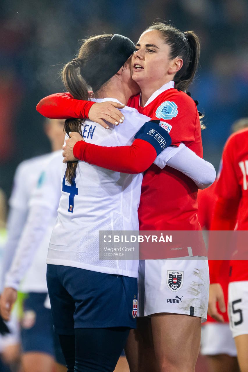 Tuva Hansen of Norway and Sarah Zadrazil of Austria