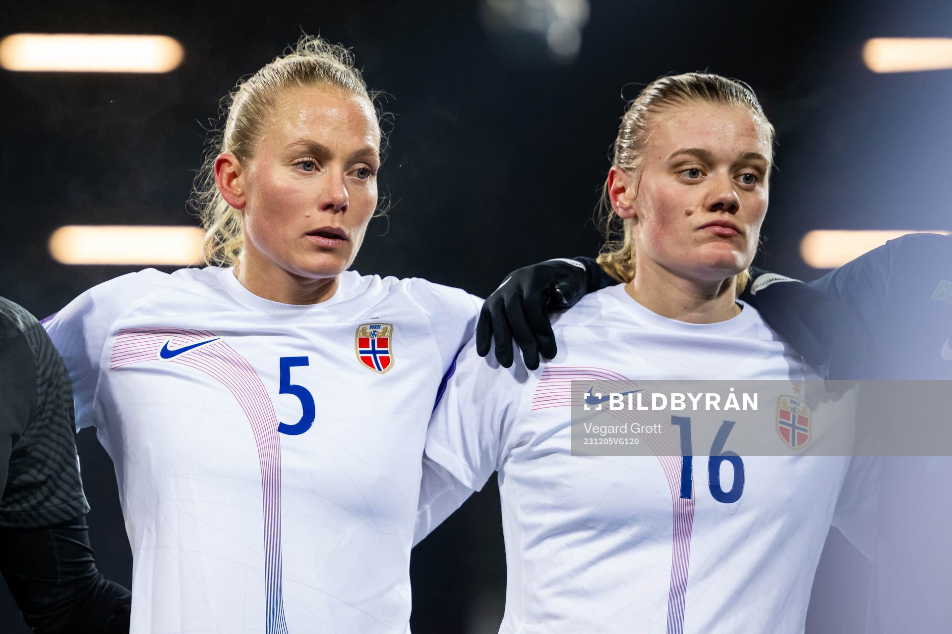 Guro Bergsvand and Mathilde Harviken of Norway look dejected