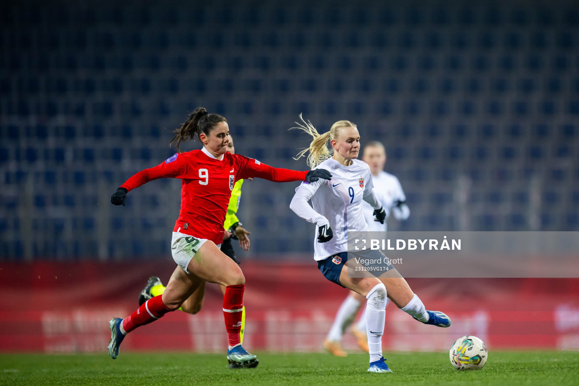 Sarah Zadrazil of Austria and Karina Sævik of Norway