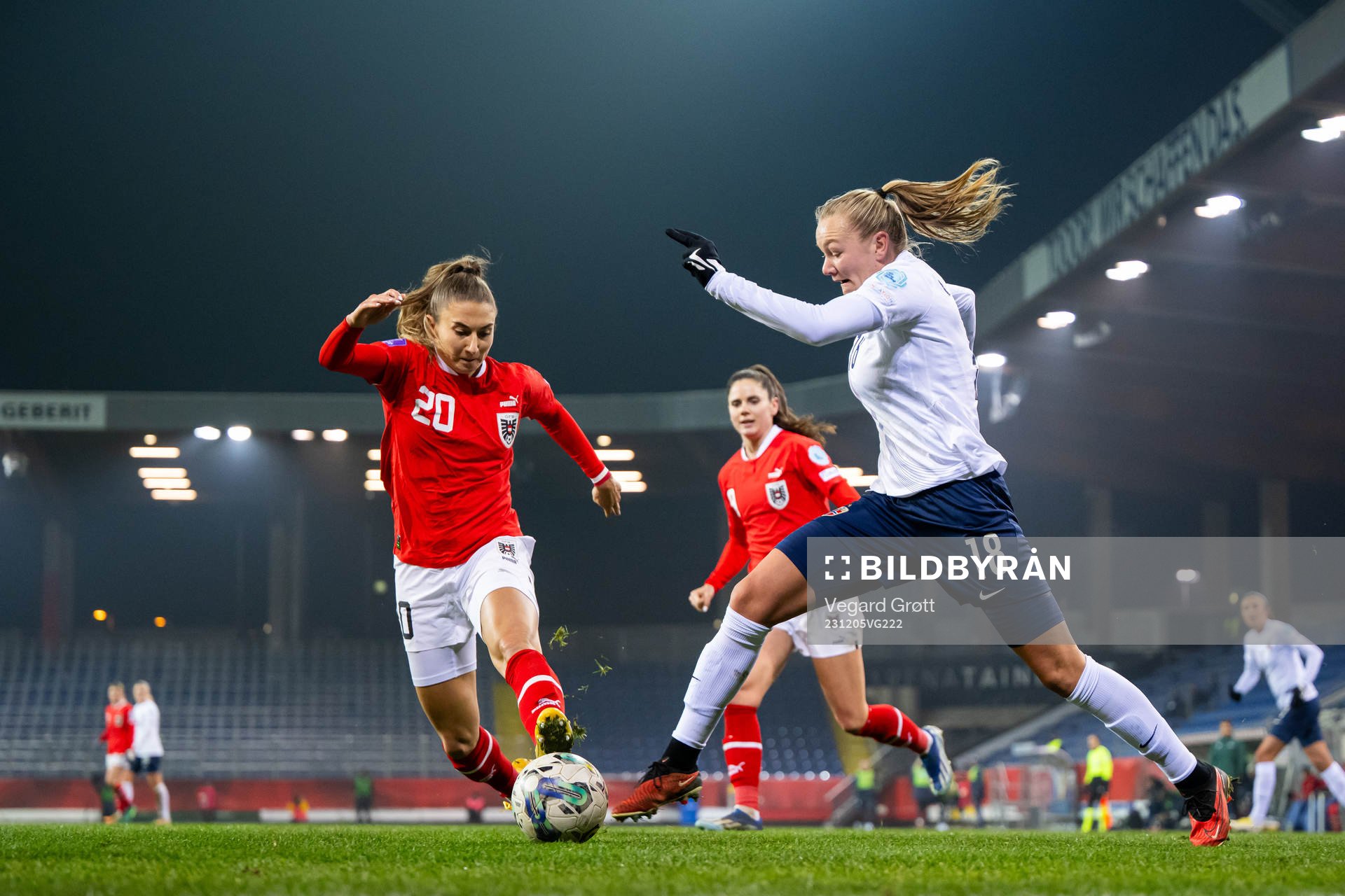 Katharina Naschenweng of Austria and Frida Maanum of Norway