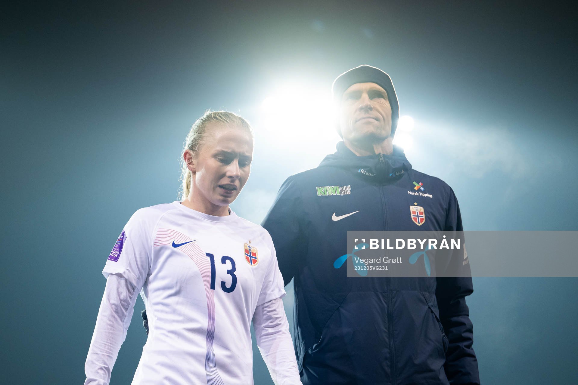 Thea Bjelde and doctor Trygve Hunemo of Norway at half-time