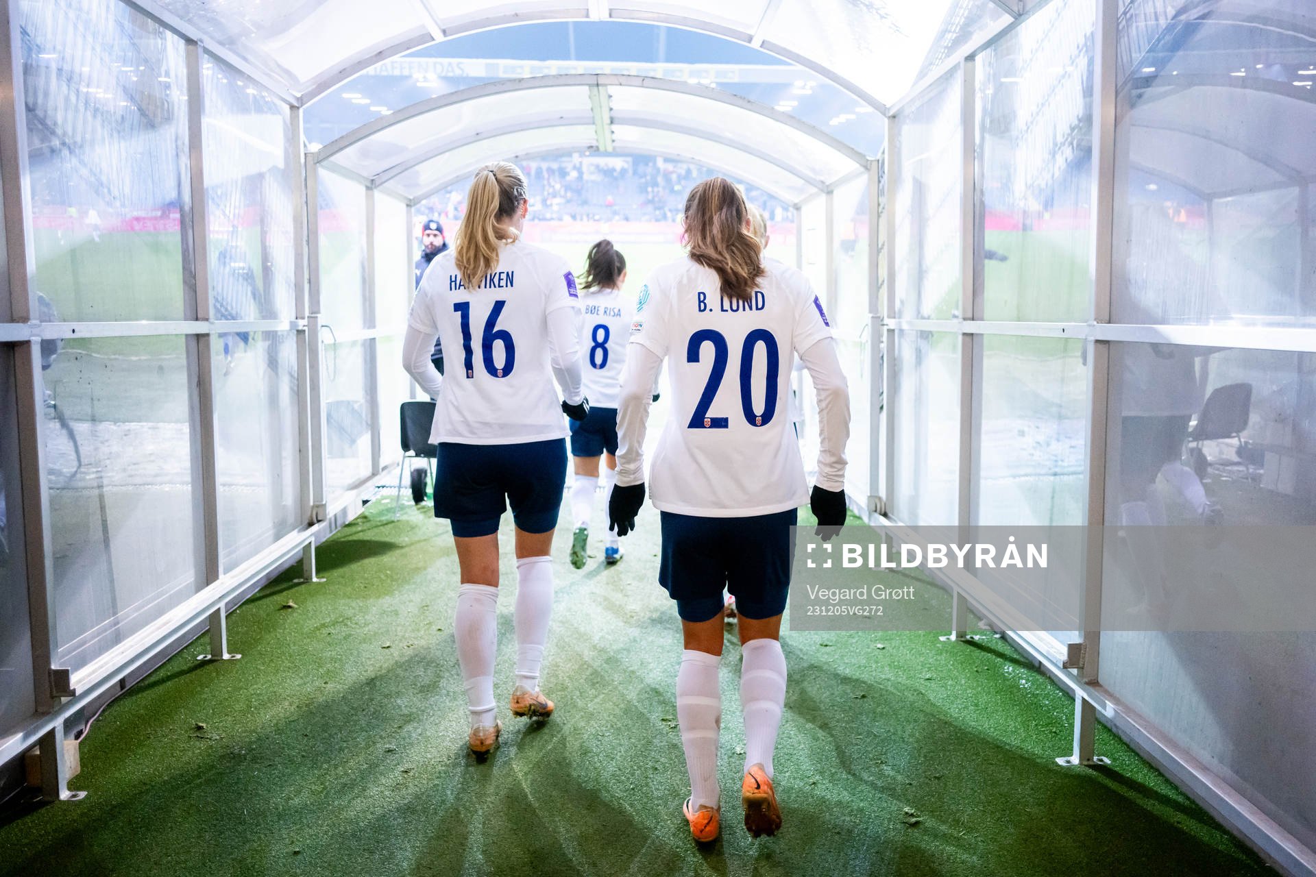 Mathilde Harviken and Marit Bratberg Lund of Norway at half-time during the UEFA Women’s Nations League football match between Austria and Norway on December 5, 2023 in Sankt Pölten.