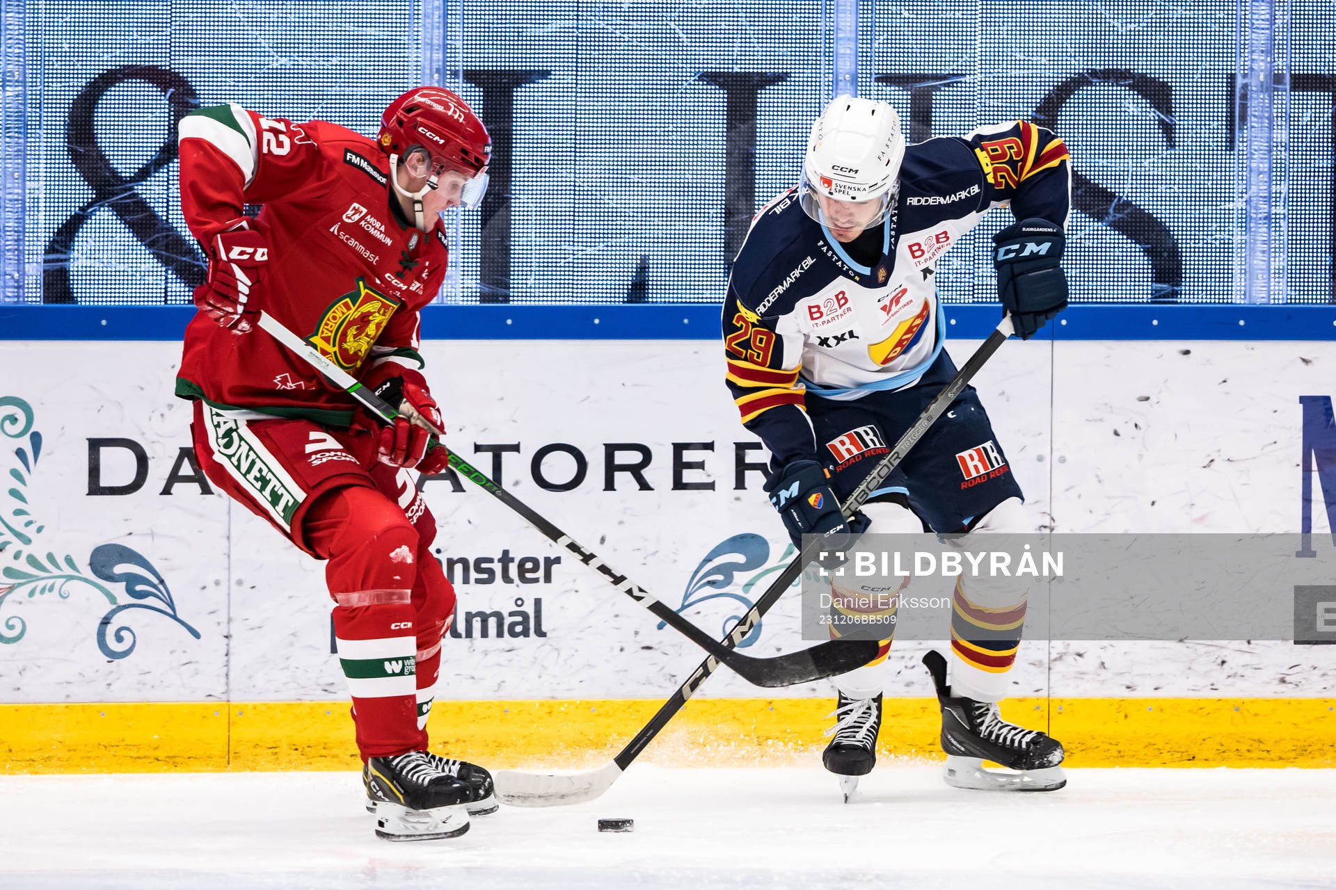 Mora IKs Filip Björkman och Djurgårdens IFs Axel Andersson