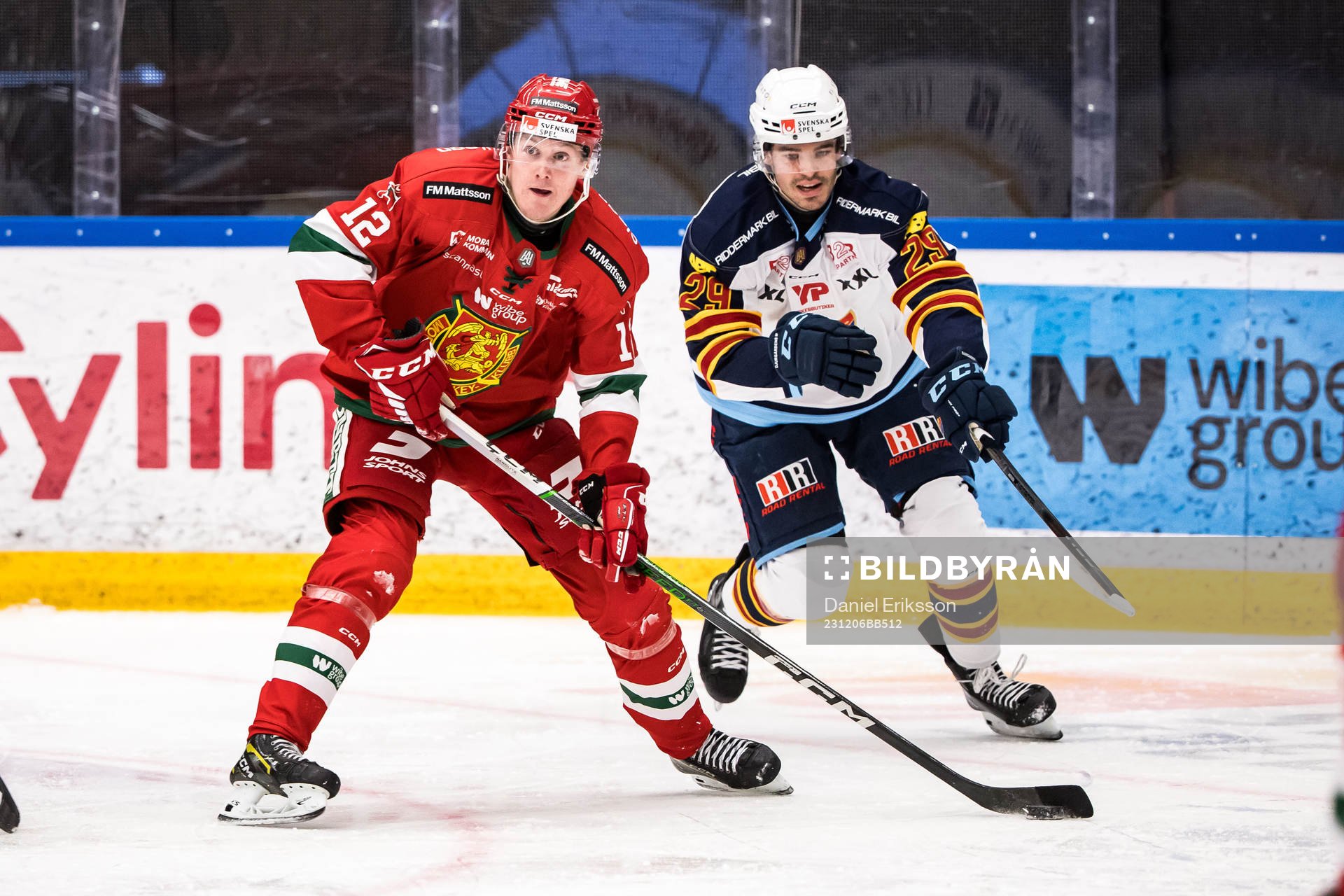 Mora IKs Filip Björkman och Djurgårdens IFs Axel Andersson