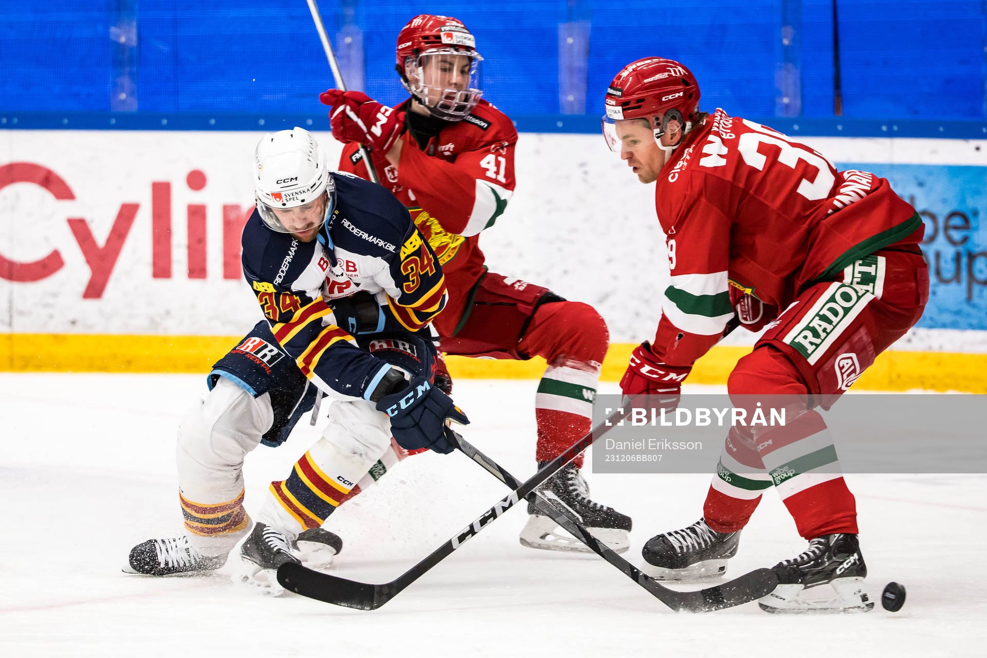 Djurgårdens IFs Daniel Brodin och Mora IKs Kristoffer