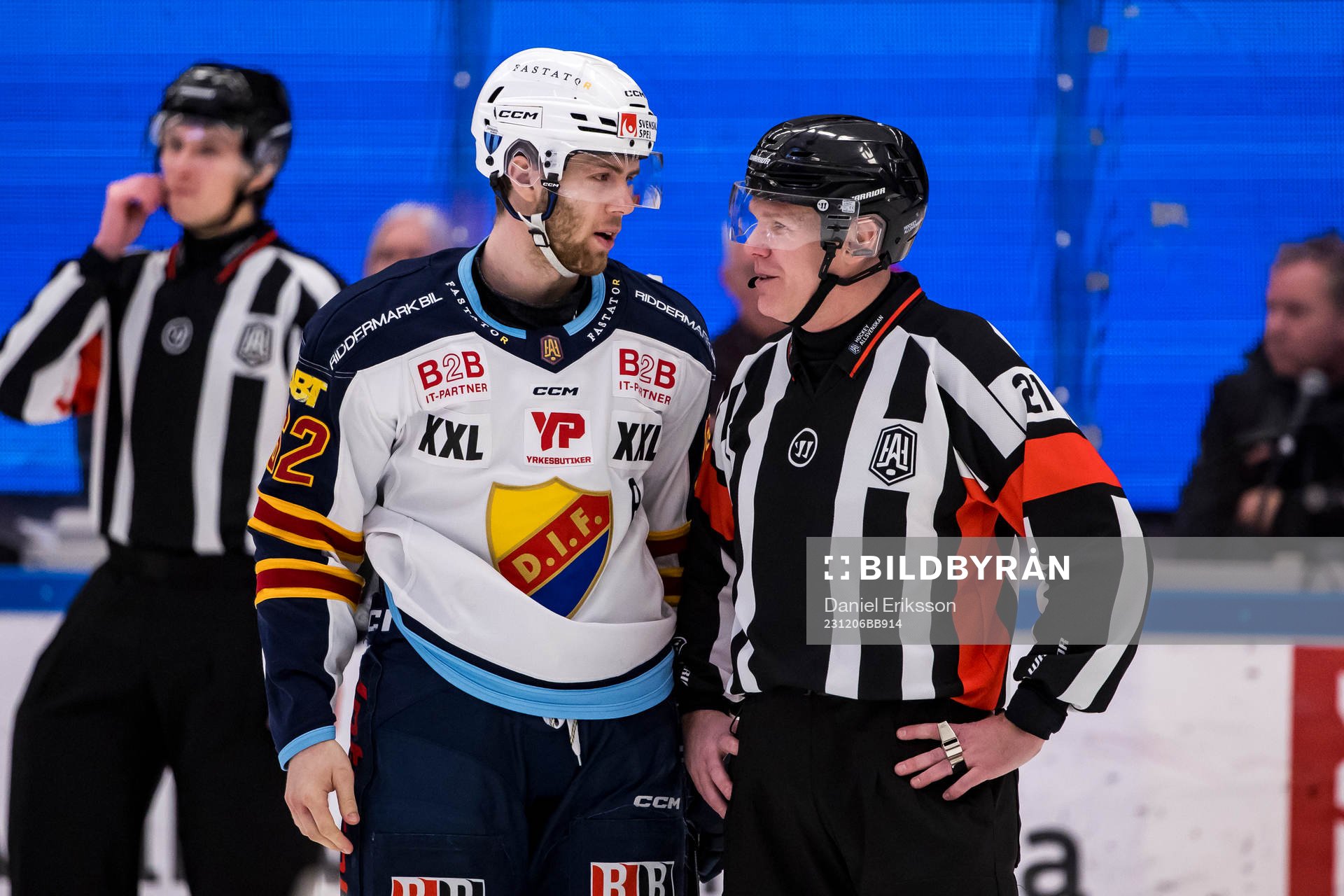 Djurgårdens Marcus Krüger och Domare Anders Sandahl