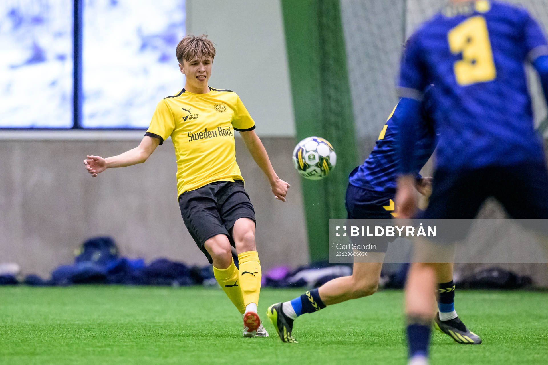 Mjällbys Wiliam Björklund under fotbollsmatchen i Skandinaviska Mästerskapen mellan Bröndby och Mjällby den 6 december 2023 i Borås.