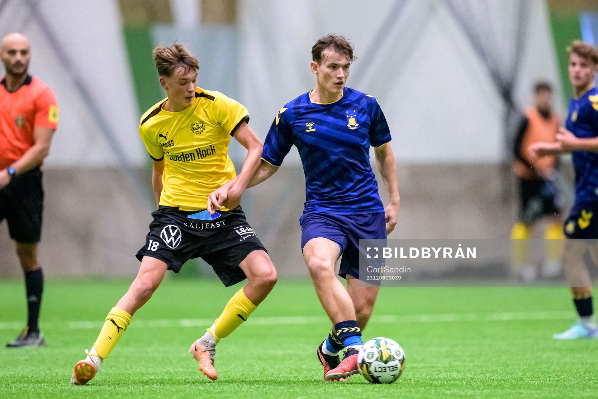 Mjällbys Olle Lindberg och Bröndbys Adam Claridge